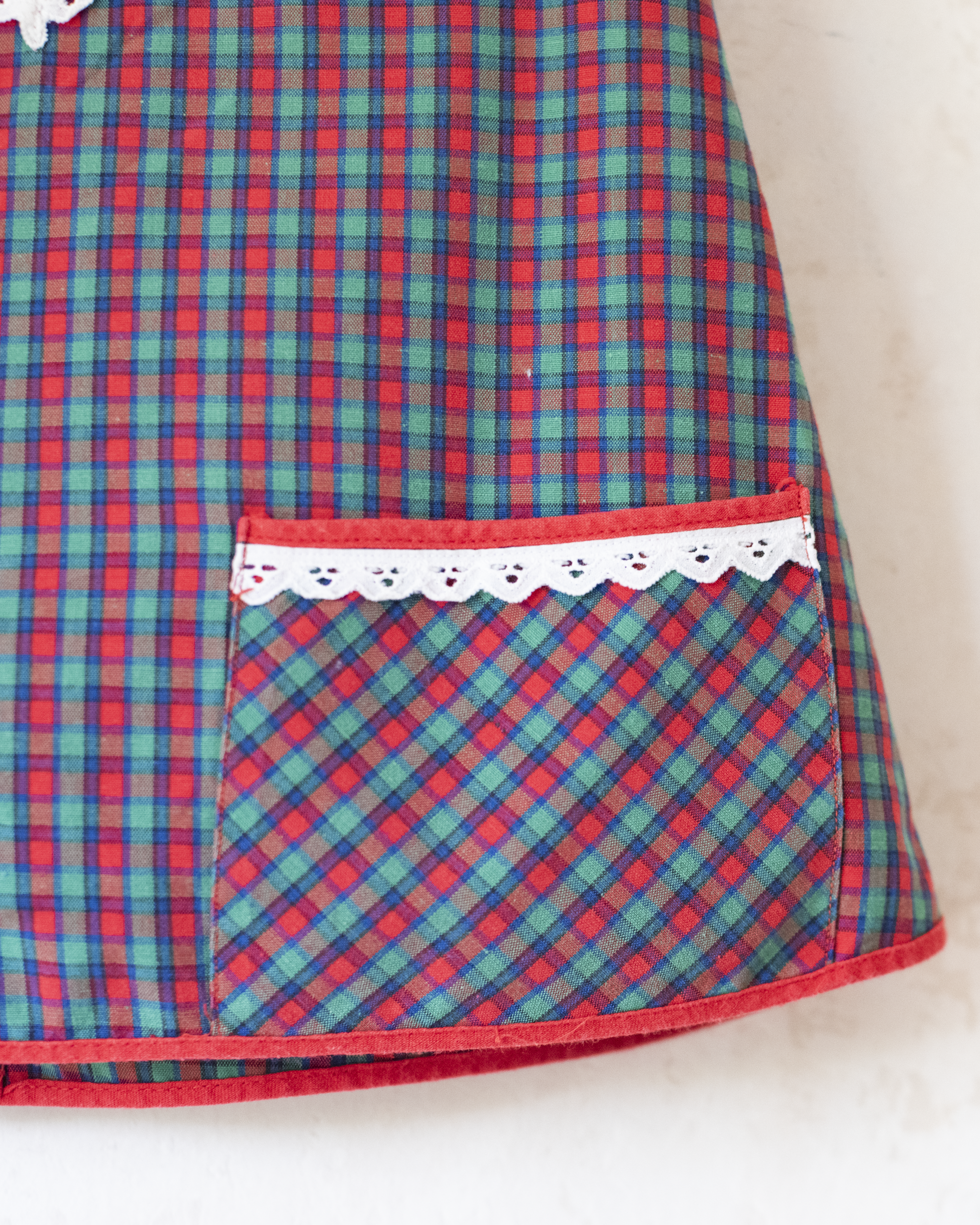 גופיה משובצת עם תחרה לבנה | 2-3 שנים