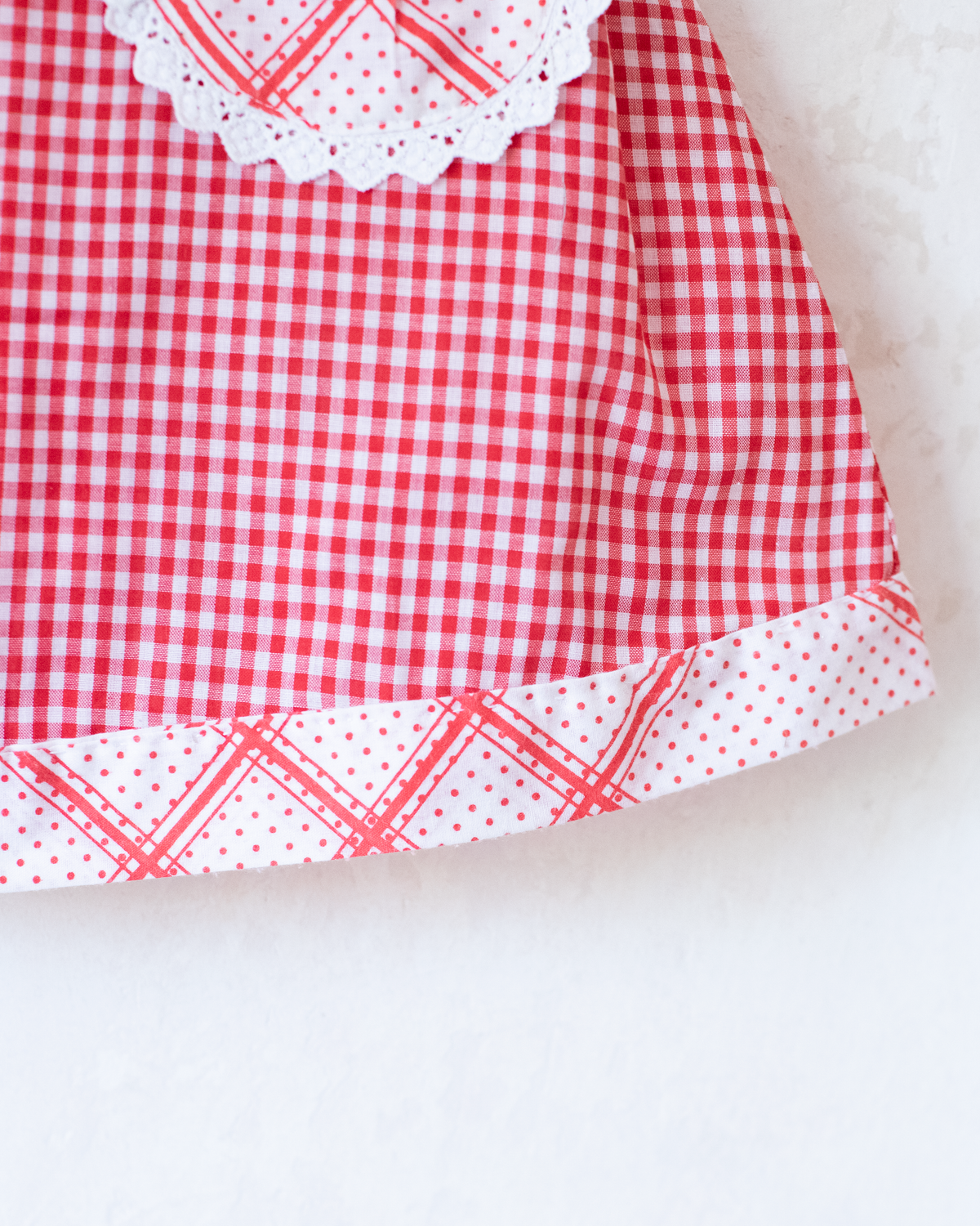 Red and white dress with dots and checks | French dead stock | 2-3 years