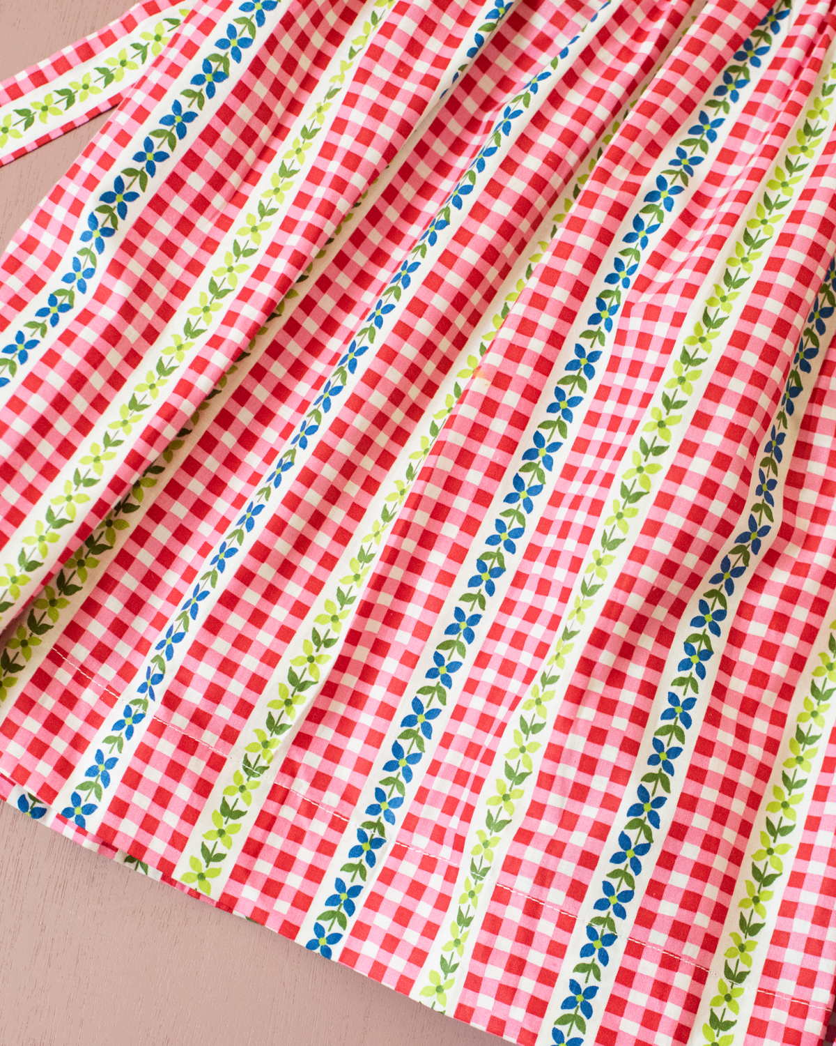 Dress with flowers, checks, and a tie | French deadstock from the seventies | 5-6 years