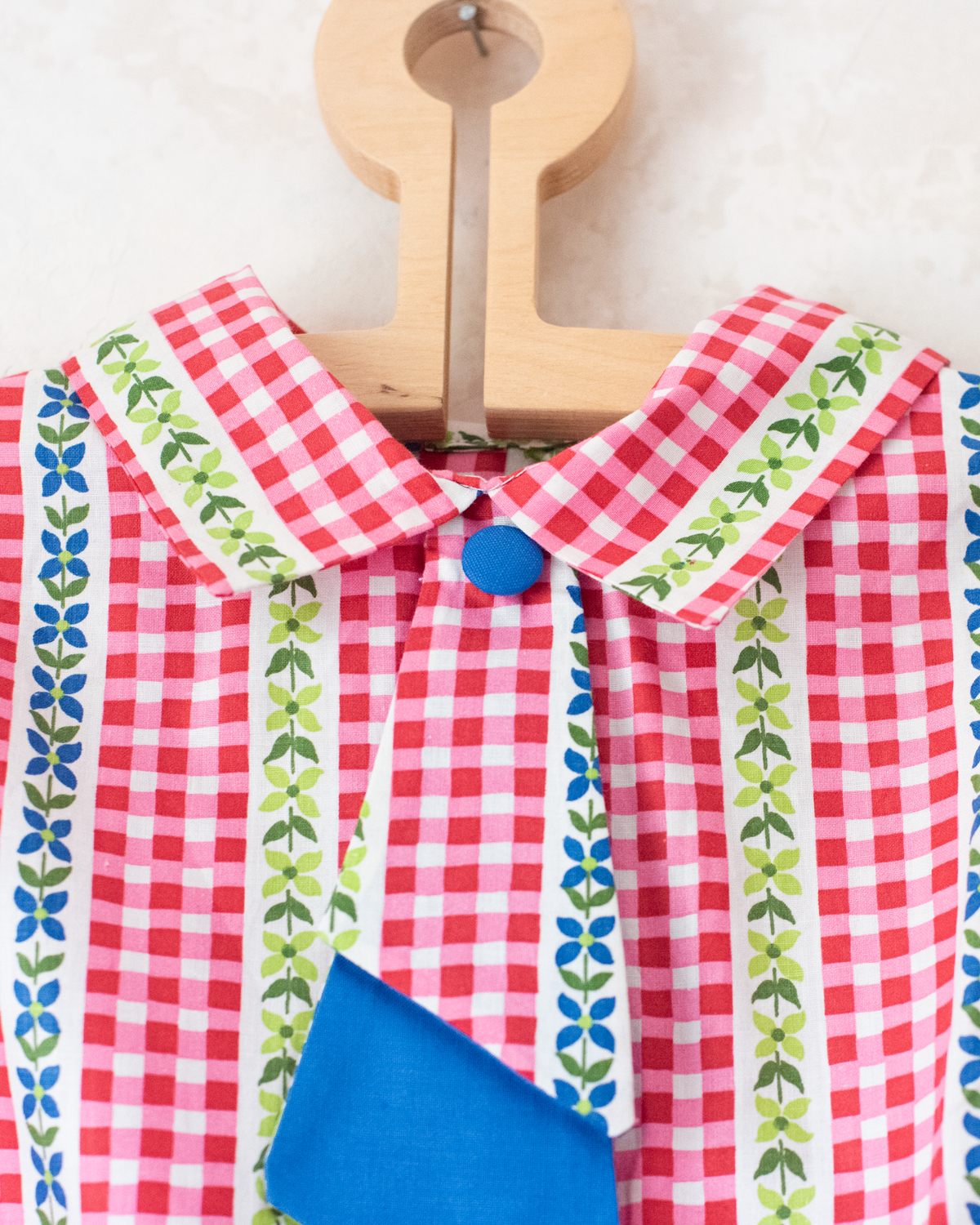 Dress with flowers, checks, and a tie | French deadstock from the seventies | 5-6 years