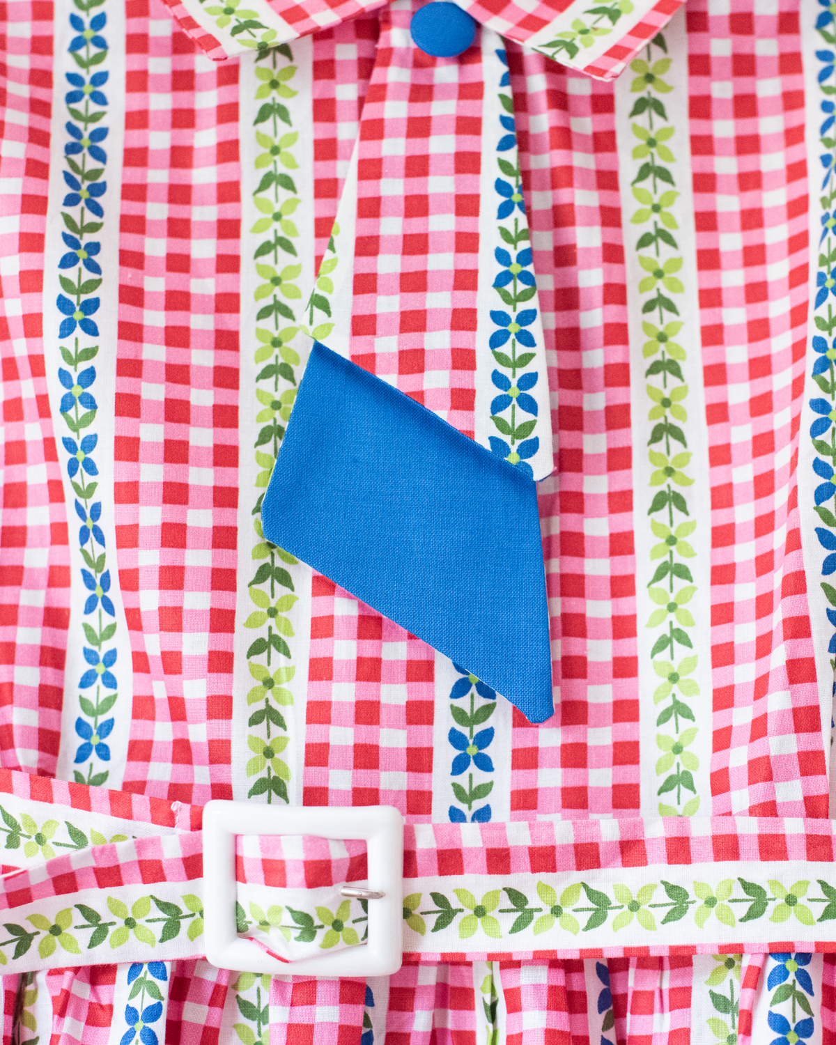 Dress with flowers, checks, and a tie | French deadstock from the seventies | 5-6 years