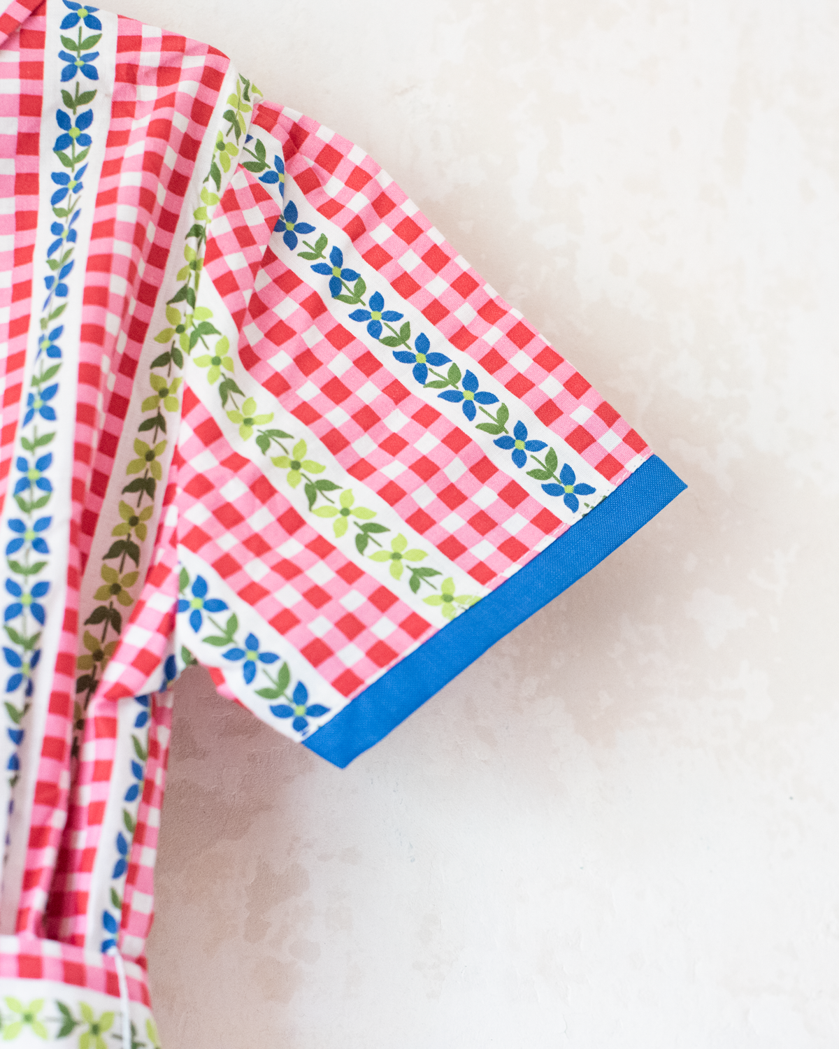 Dress with flowers, checks, and a tie | French deadstock from the seventies | 5-6 years
