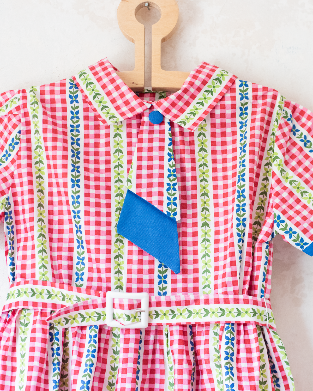 Dress with flowers, checks, and a tie | French deadstock from the seventies | 5-6 years