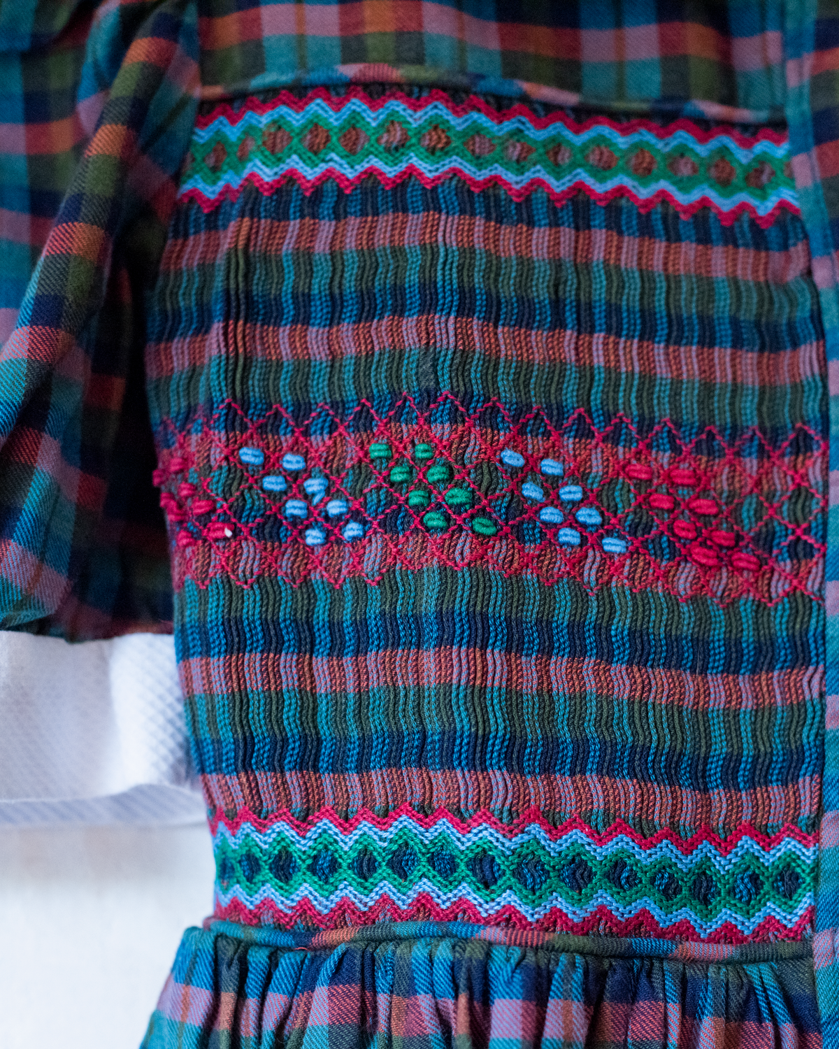 Plaid dress with embroidery | 9-10 years