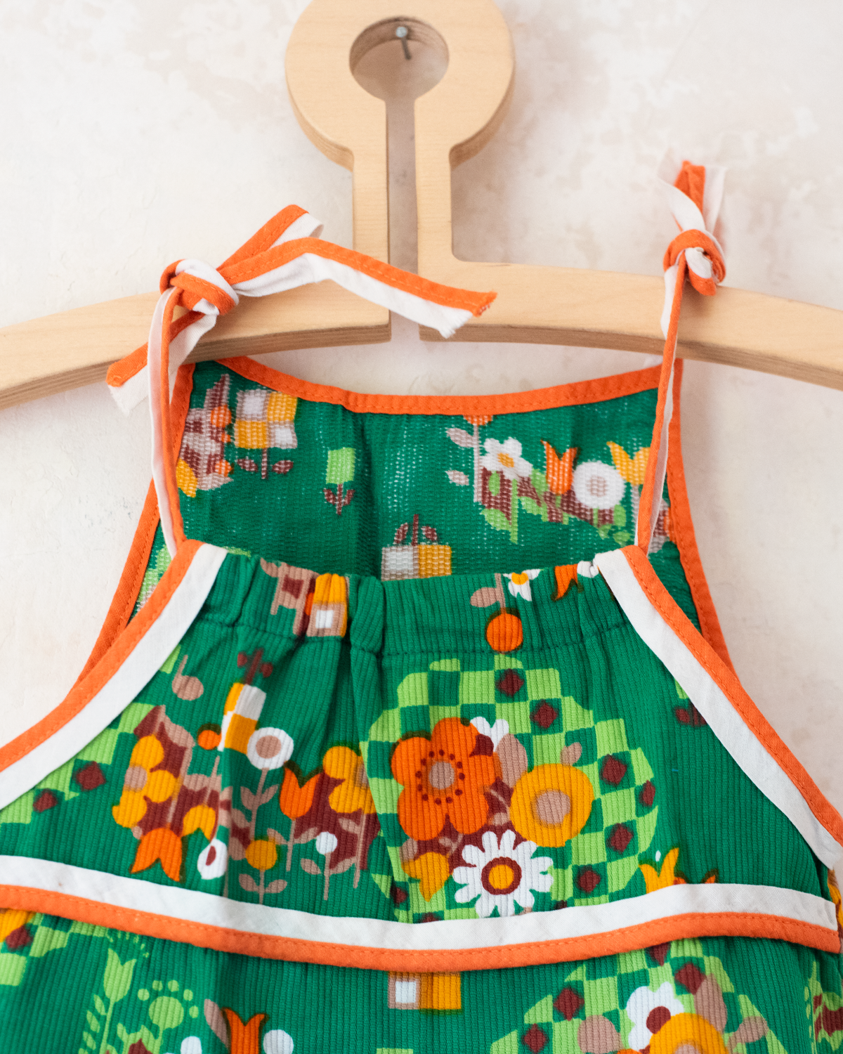 Green floral tank top from the 70s | 3-4 years