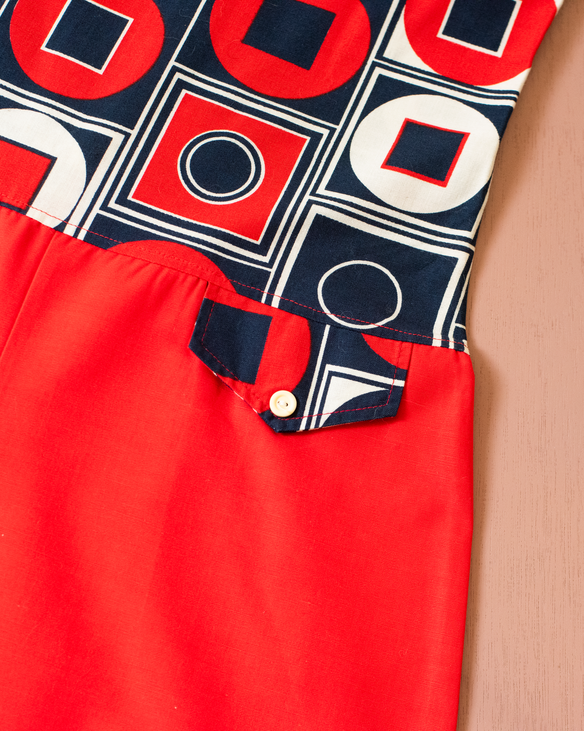 Red geometric dress | French deadstock from the '70s | Ages 9-10
