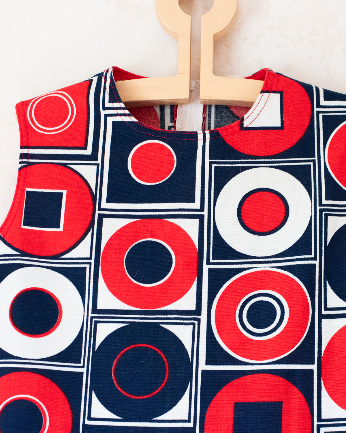 Red geometric dress | French deadstock from the '70s | Ages 9-10