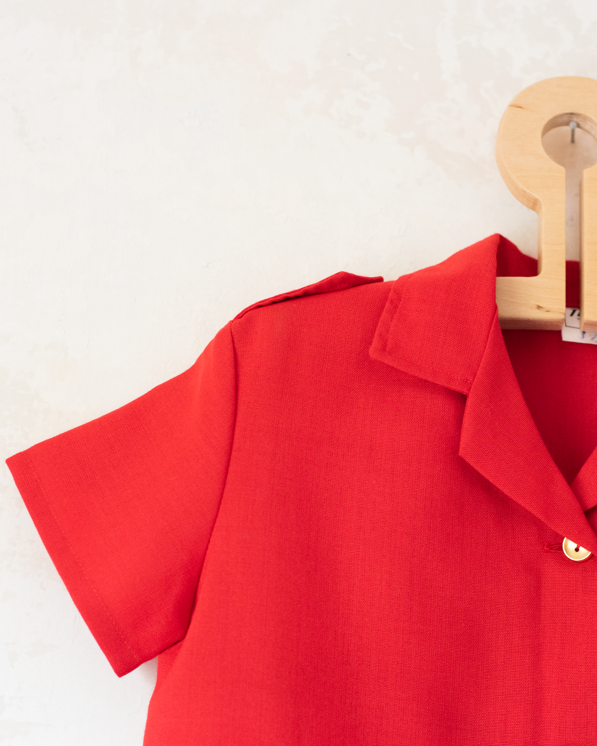 Red dress with gold buttons and fleece | Dead stock from the sixties | 4-5 years