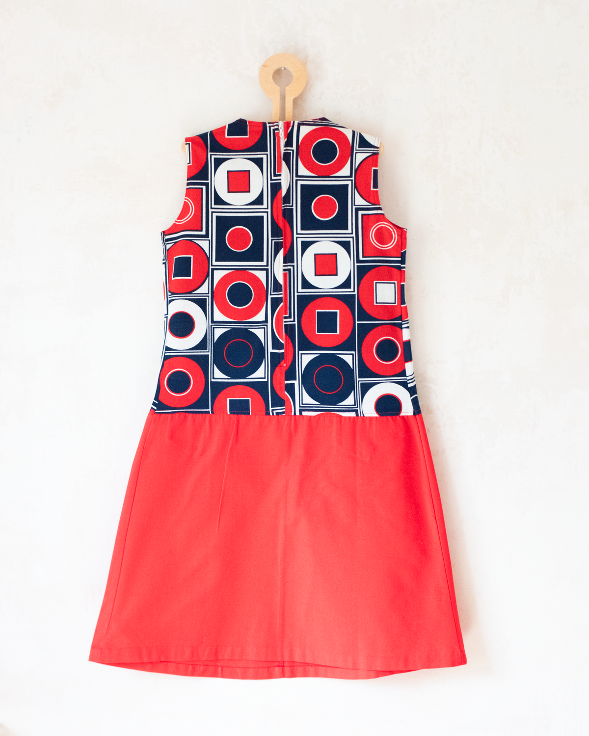 Red geometric dress | French deadstock from the '70s | Ages 9-10