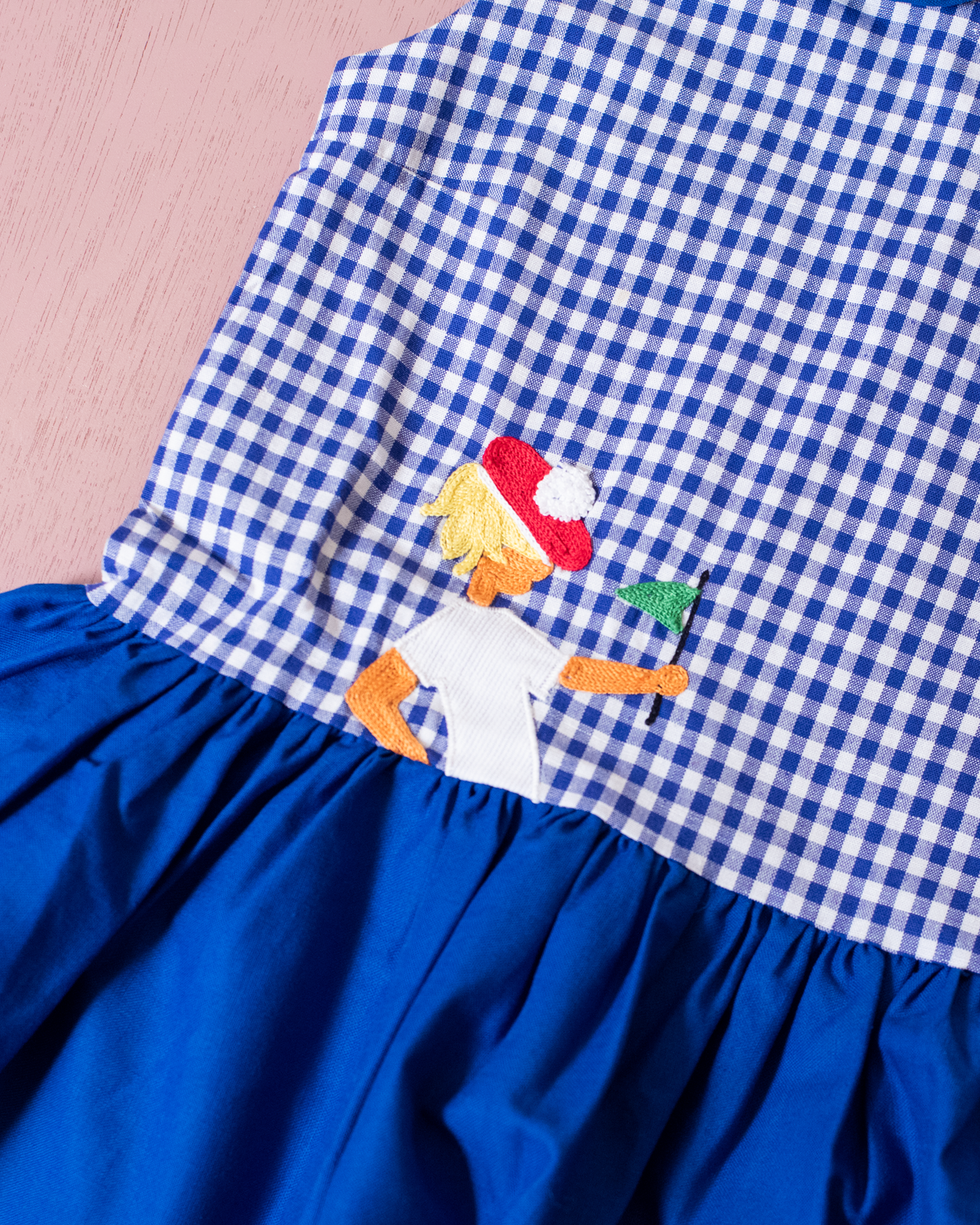 Plaid dress with child and flag embroidery | Parisian deadstock from the 60s | 2-3 years