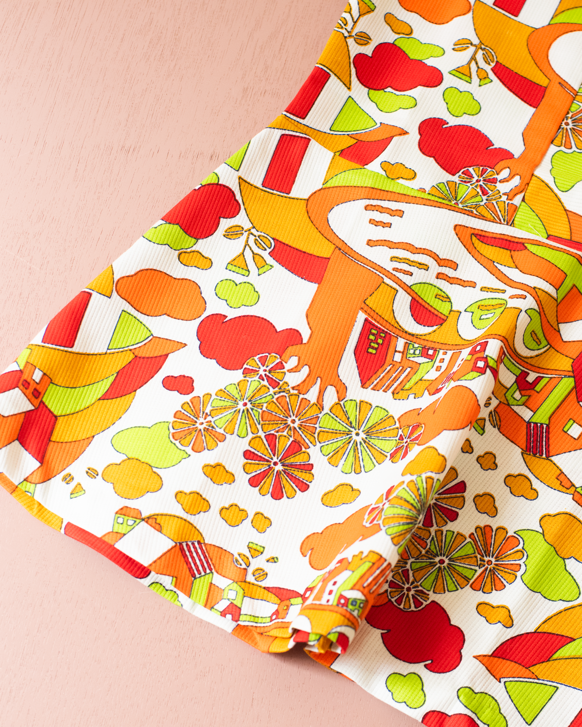 Colorful dress with flowers and houses | French deadstock from the seventies | 4-5 years