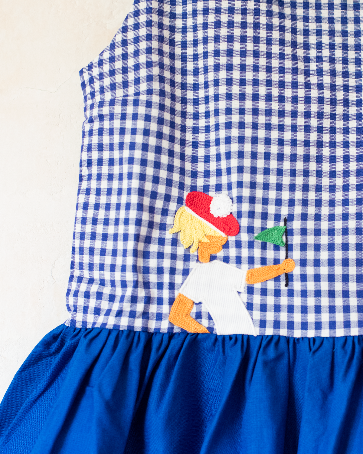 Plaid dress with child and flag embroidery | Parisian deadstock from the 60s | 2-3 years