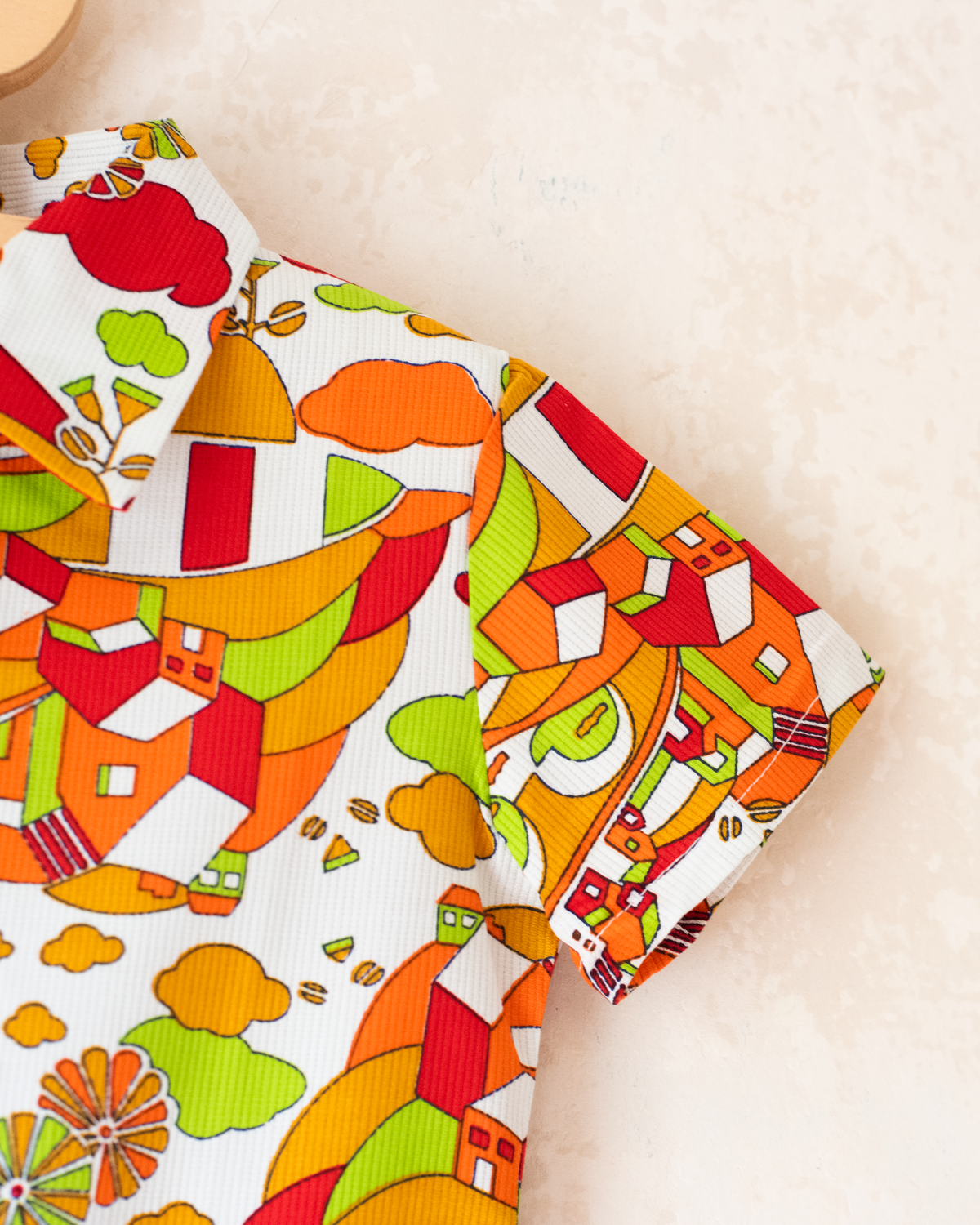 Colorful dress with flowers and houses | French deadstock from the seventies | 4-5 years