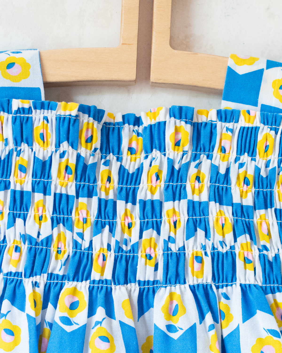 Blue tank top from the seventies with yellow flowers | 18-24 months
