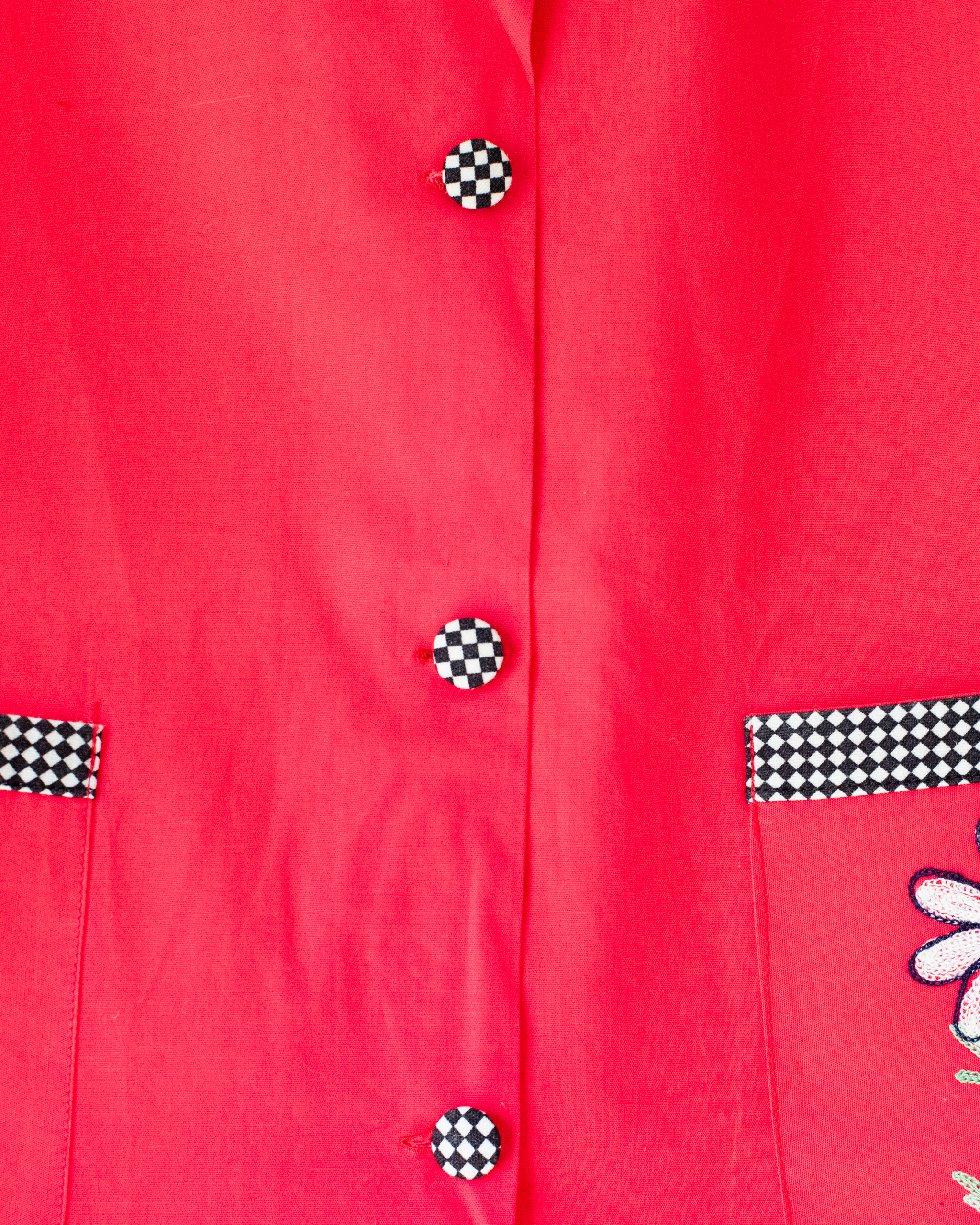 חולצה ארוכה אדומה עם רקמת פרחי דייזי ומשבצות | 5-6 שנים