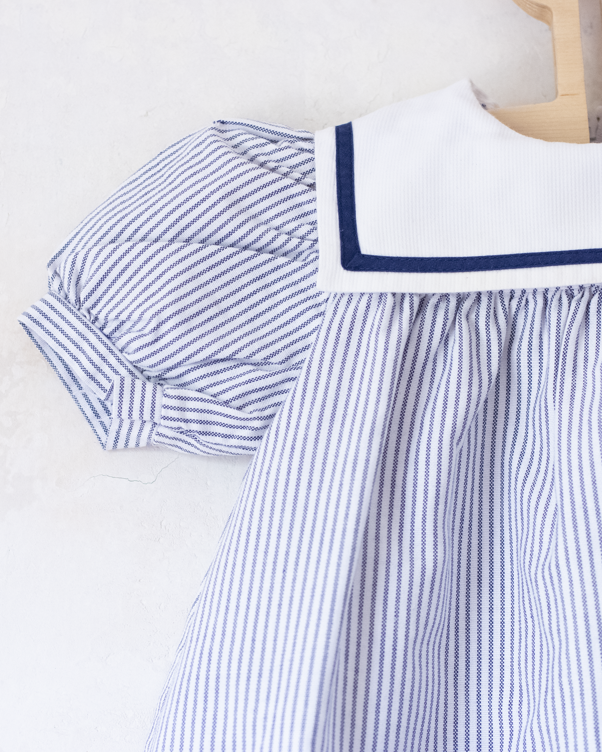 שמלת מלחים עם פסים וסירה רקומה | 6-9 חודשים