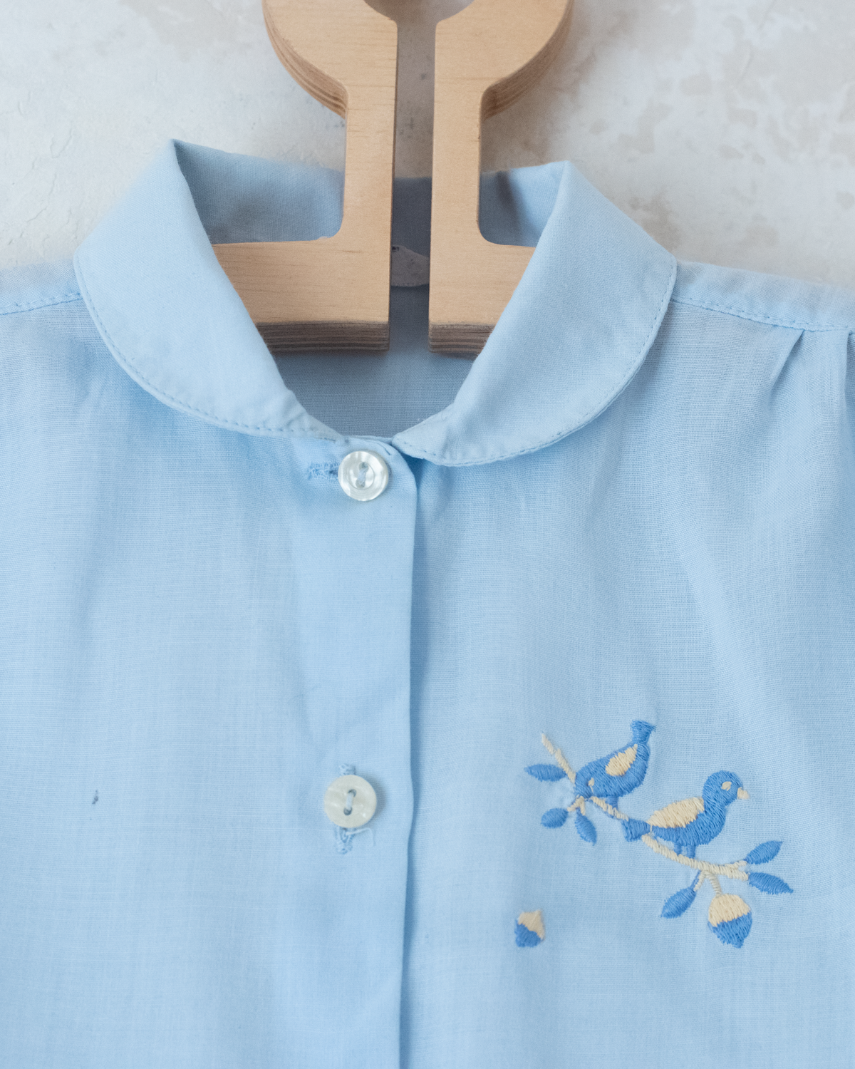 Light blue button-down shirt with embroidered birds | 4-5 years