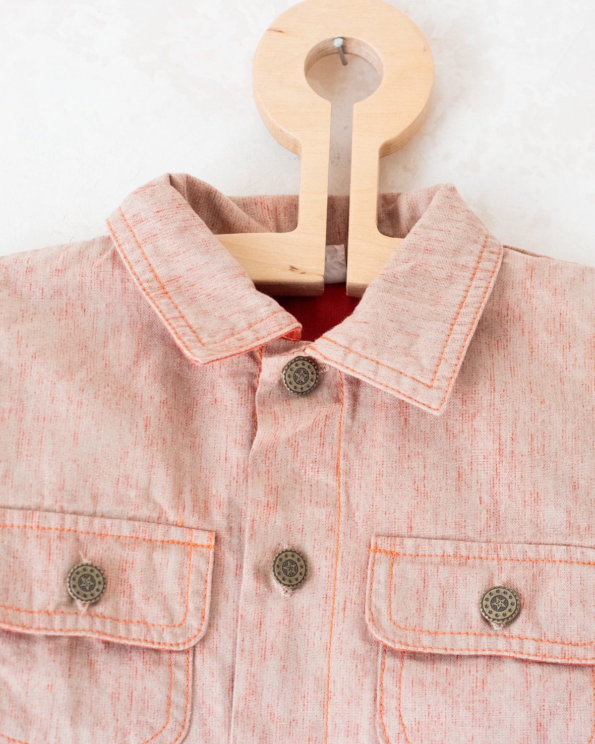 Brown thin jacket with the king at the bar and a basket of apples | 9-12 months