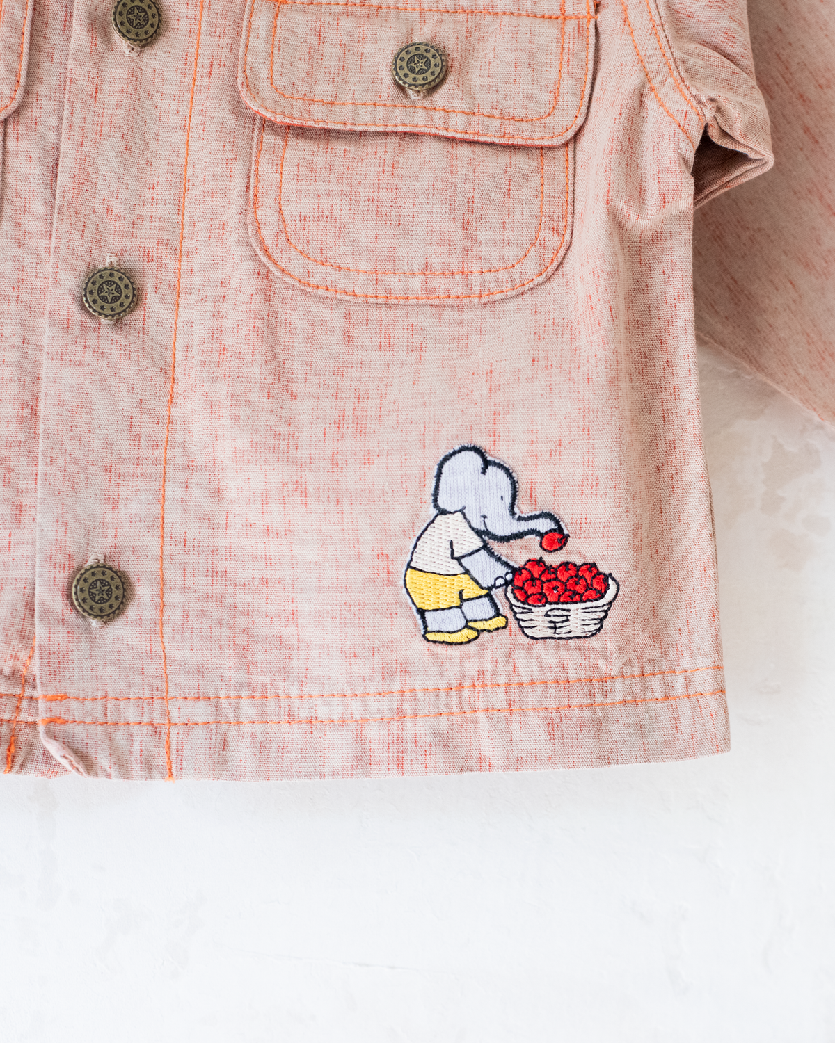 Brown thin jacket with the king at the bar and a basket of apples | 9-12 months