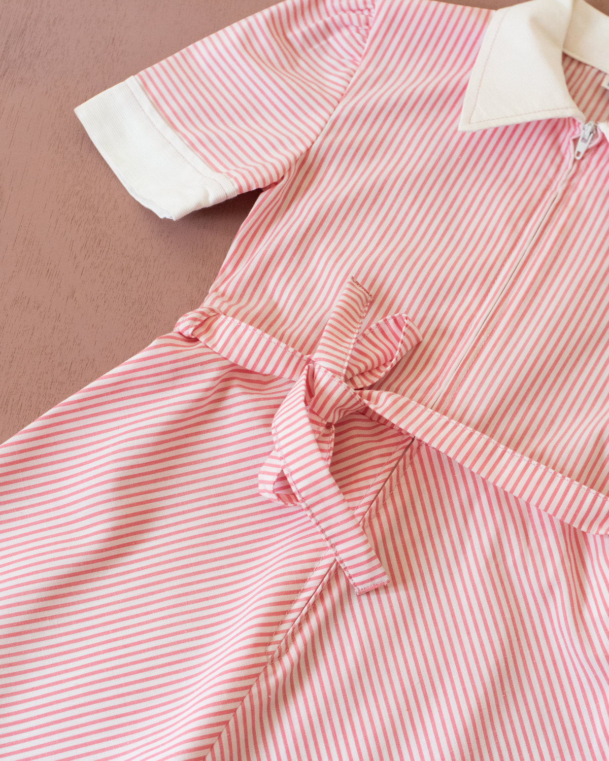 Dress with pink stripes and a collar | 5-6 years