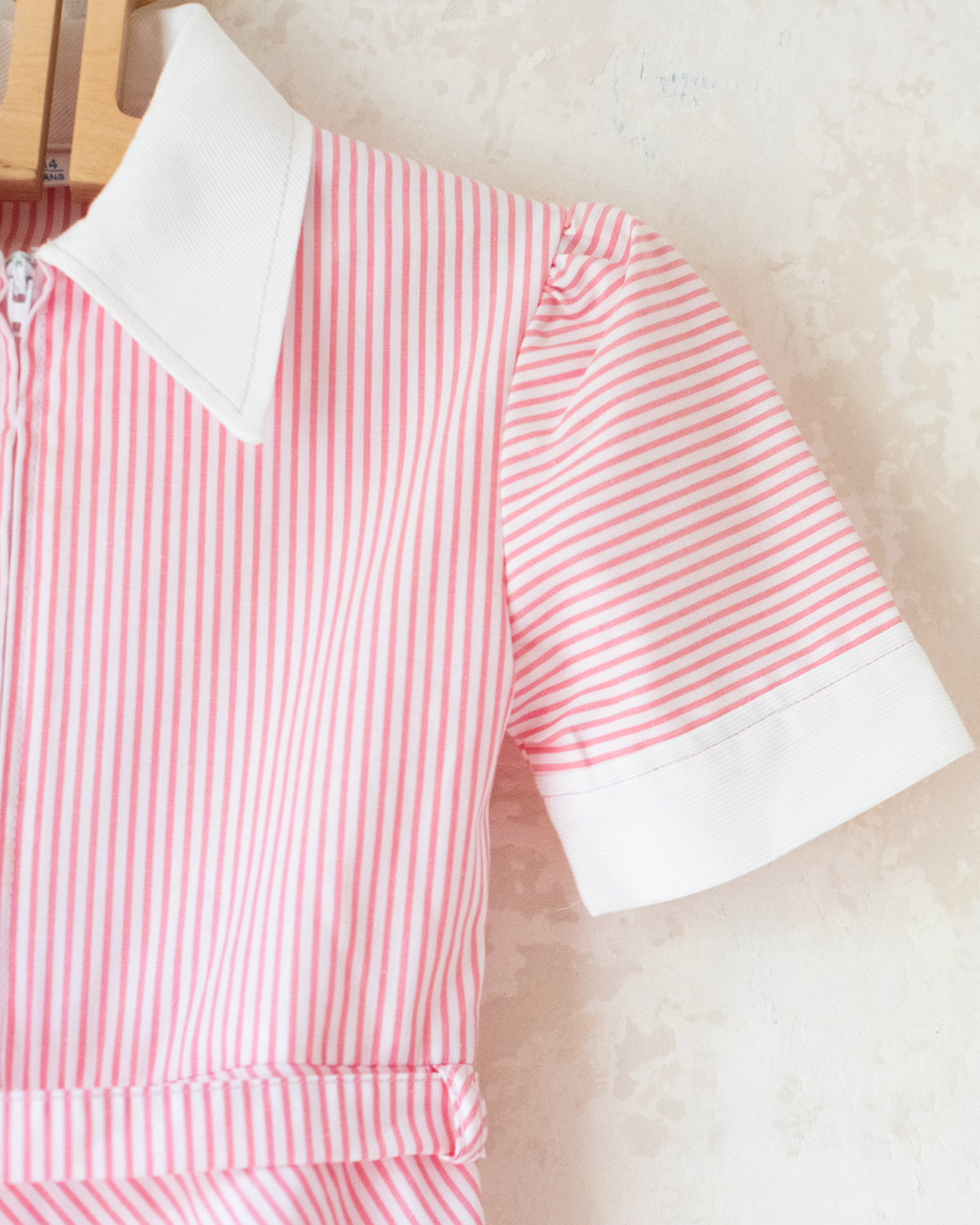 Dress with pink stripes and a collar | 5-6 years