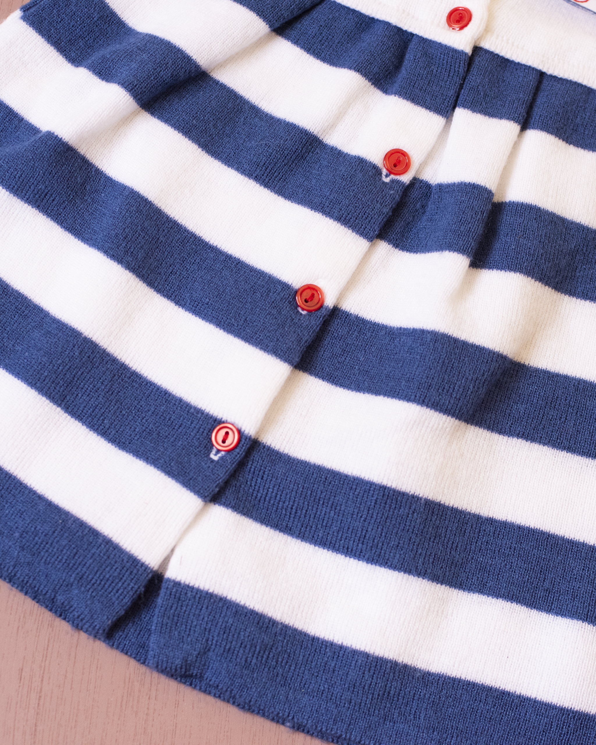 שמלת פסים סרוגה עם דגים בצווארון | 9-12 חודשים