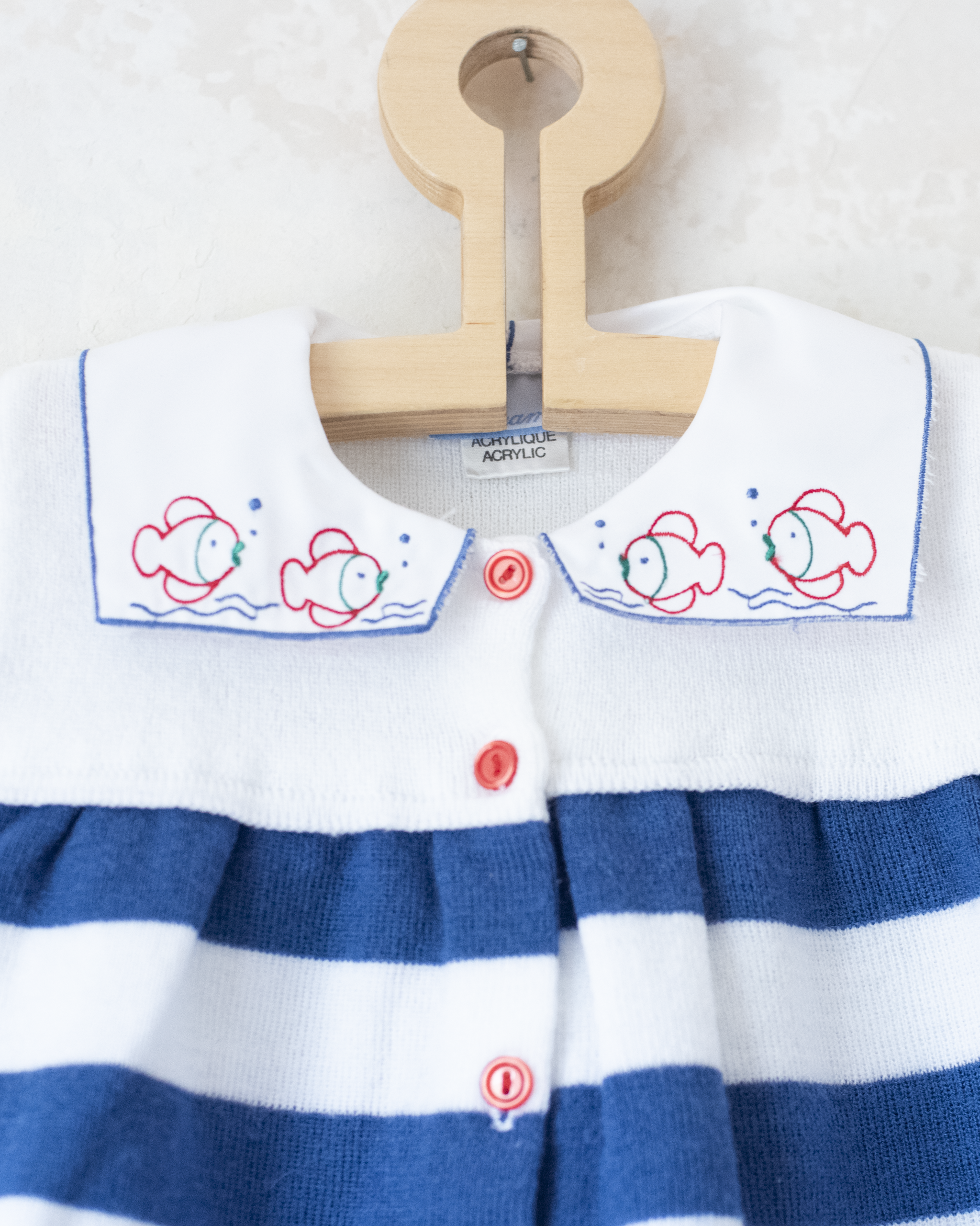 שמלת פסים סרוגה עם דגים בצווארון | 9-12 חודשים