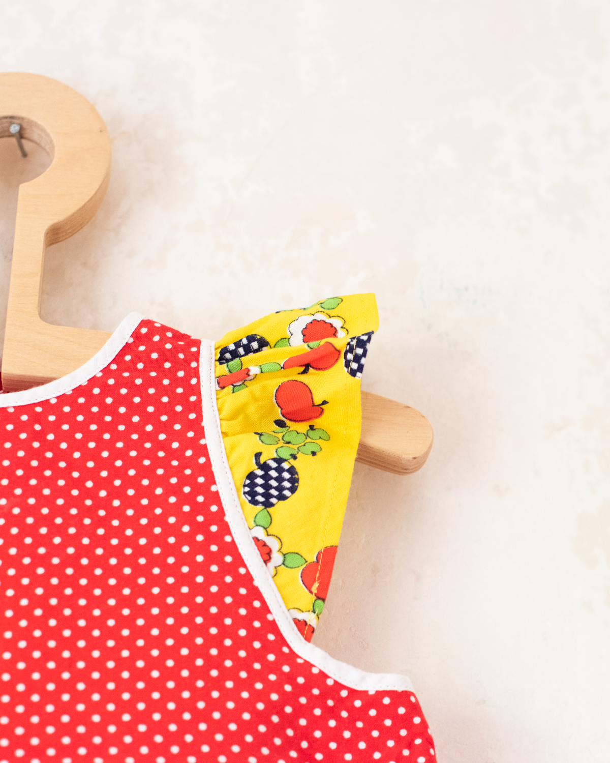 Red tunic from the 70s with apples and flowers | 12-18 months