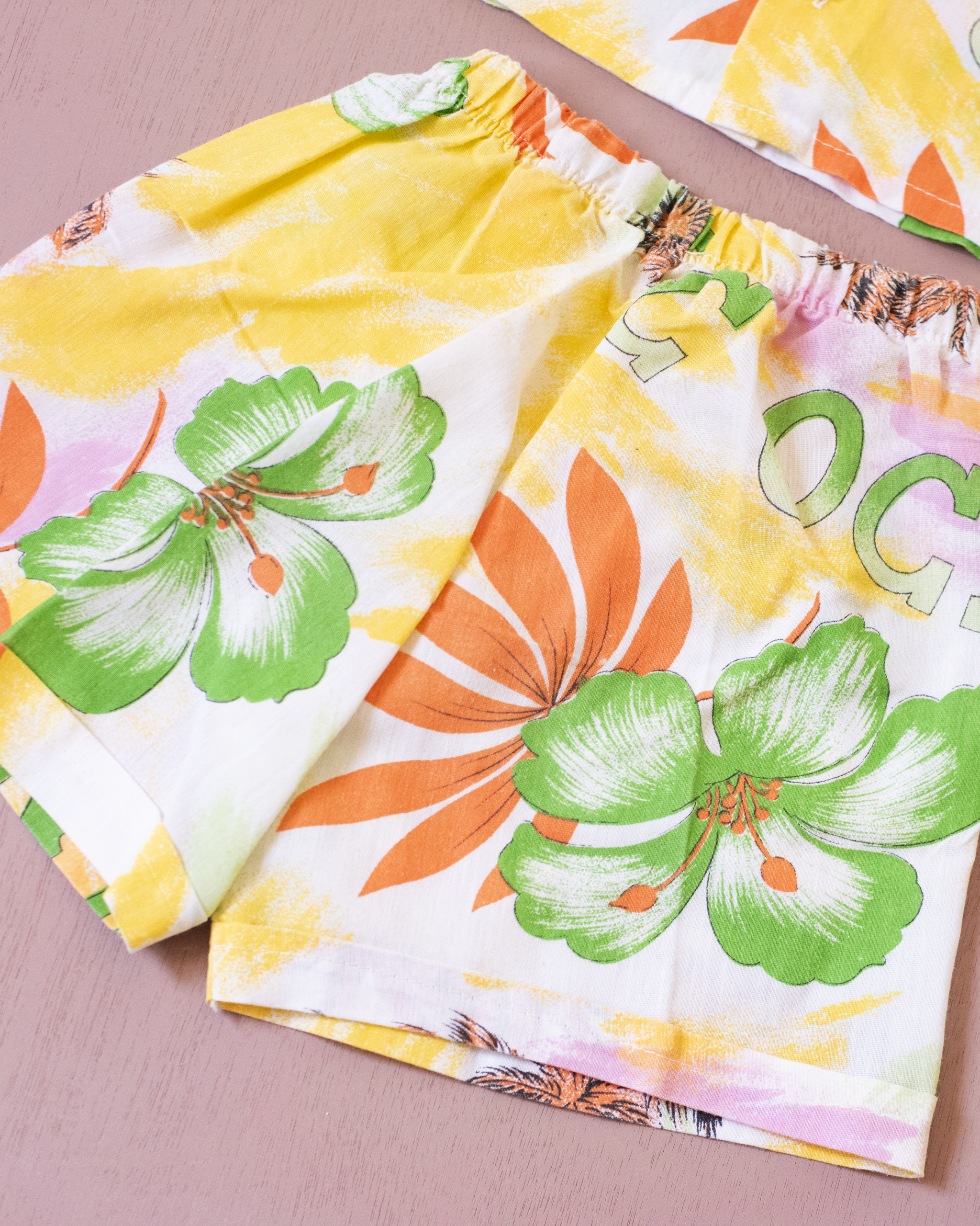 סט טרופי מכופתרת ומכנסיים | 3-4 שנים