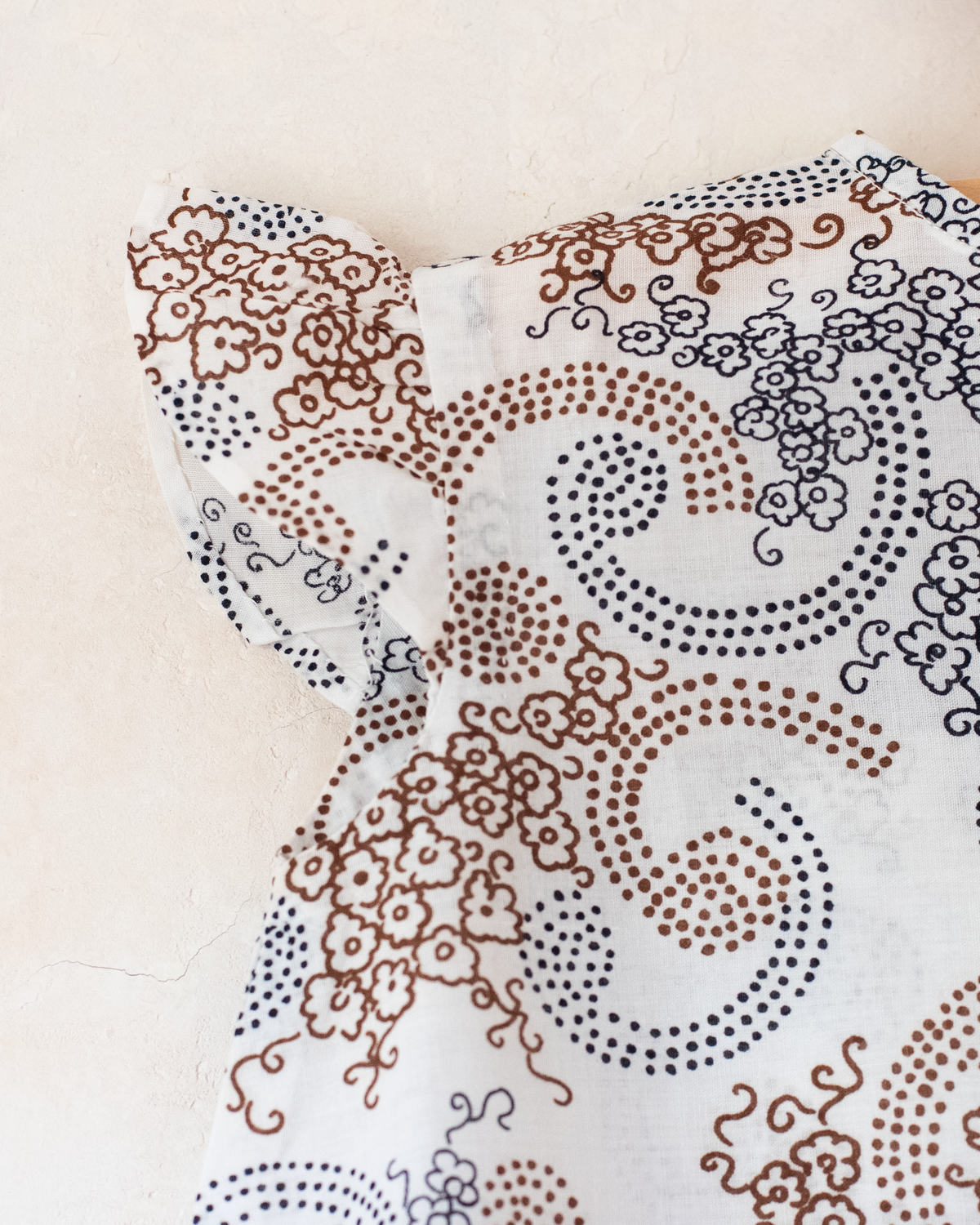 White shirt with floral print | French deadstock from the 70s | 18-24 months