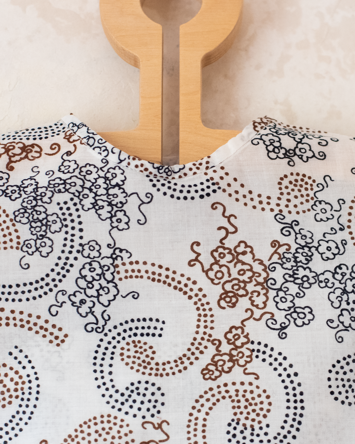 White shirt with floral print | French deadstock from the 70s | 18-24 months