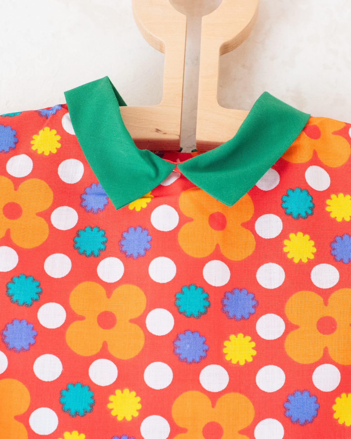 Orange floral shirt with green collar | French deadstock | 3-4 years