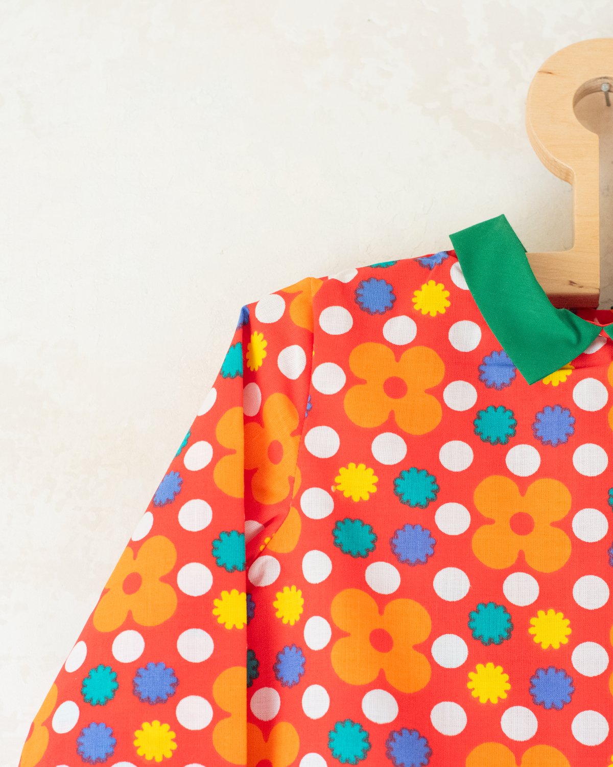 Orange floral shirt with green collar | French deadstock | 3-4 years