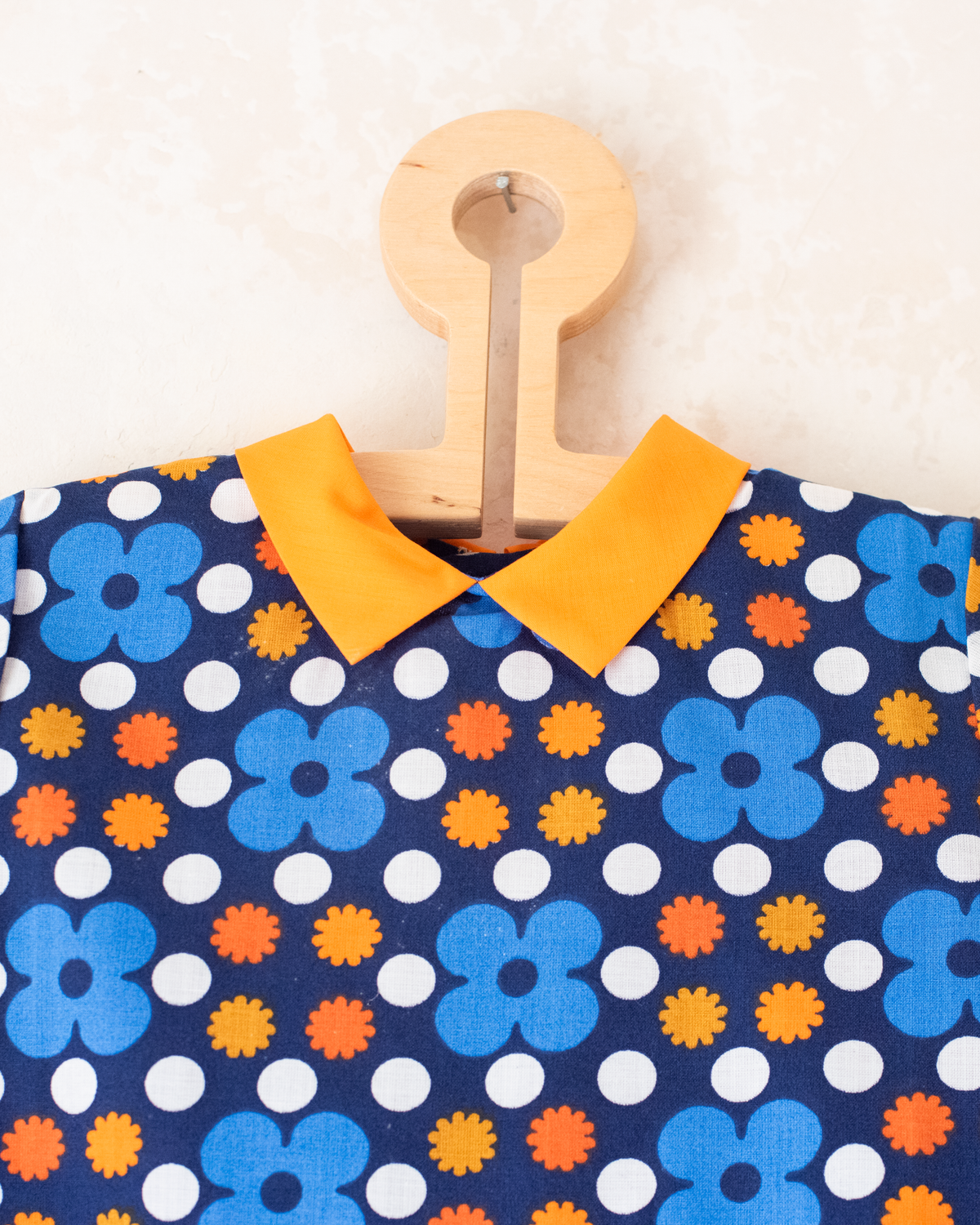 Blue and orange floral shirt with orange collar | French deadstock | 3-4 years