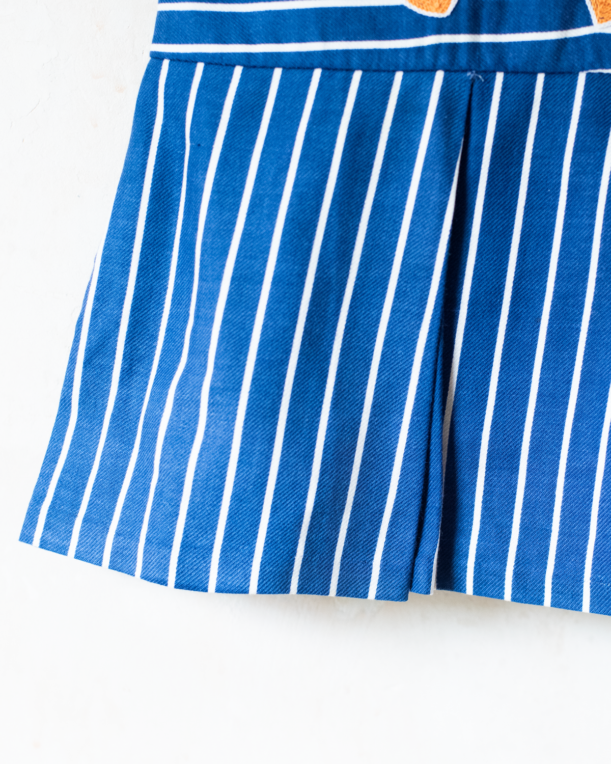 Blue set from the sixties with stripes and a girl with a hat embroidery | 7-8 years