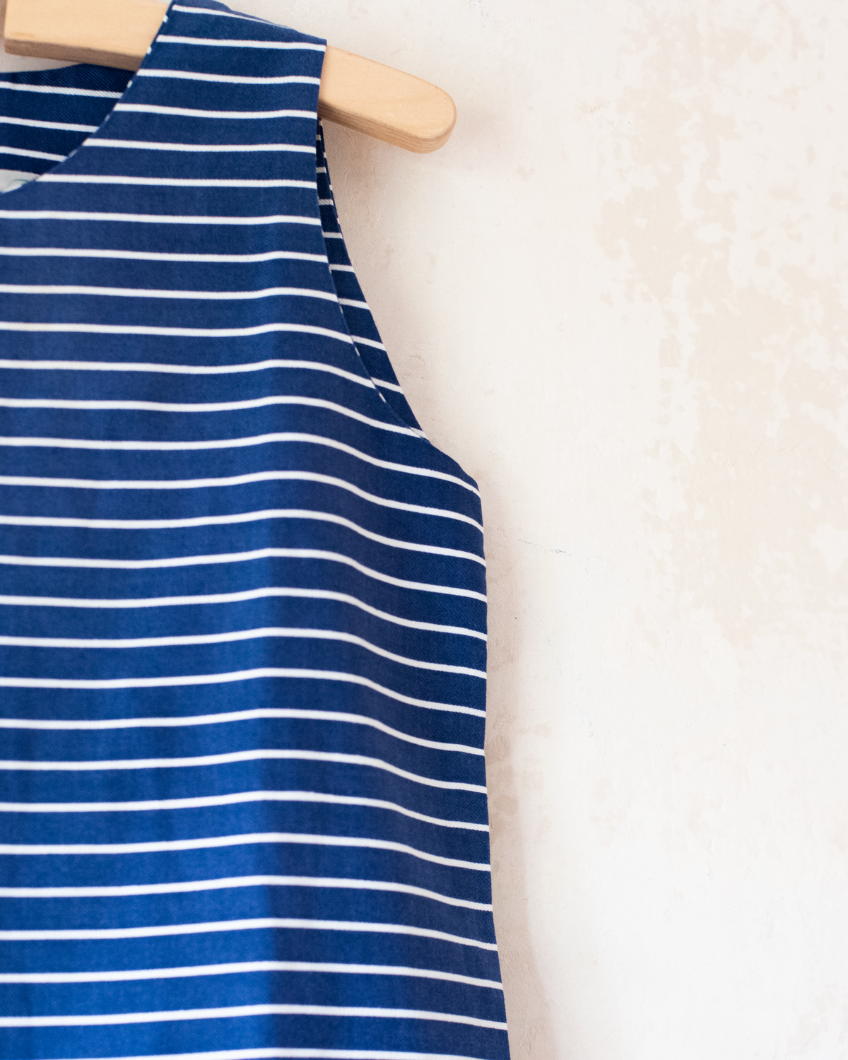 Blue set from the sixties with stripes and a girl with a hat embroidery | 7-8 years