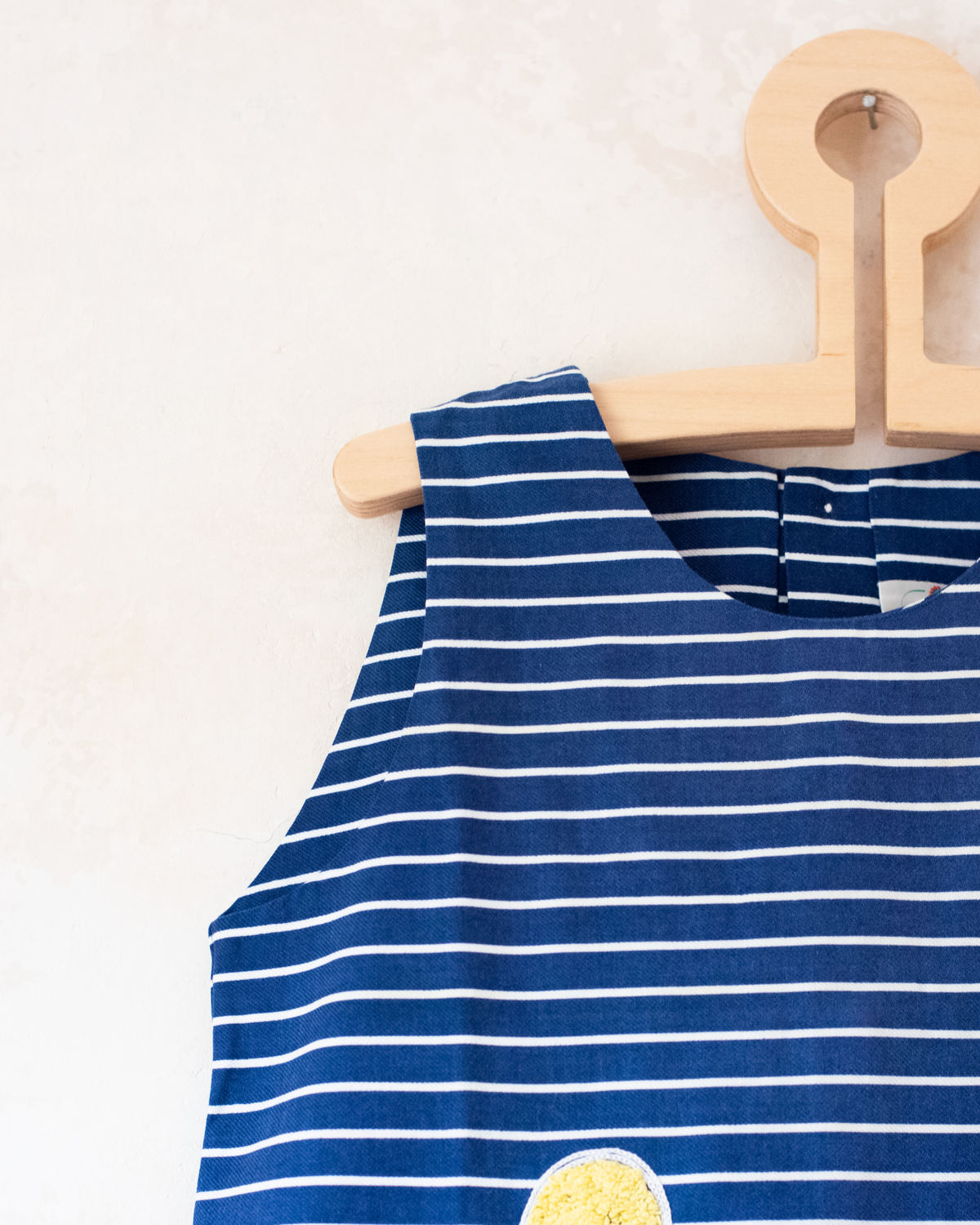 Blue set from the sixties with stripes and a girl with a hat embroidery | 7-8 years