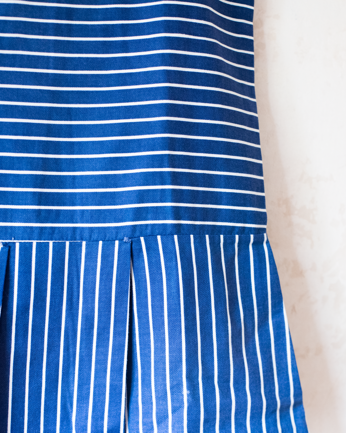 Blue set from the sixties with stripes and a girl with a hat embroidery | 7-8 years