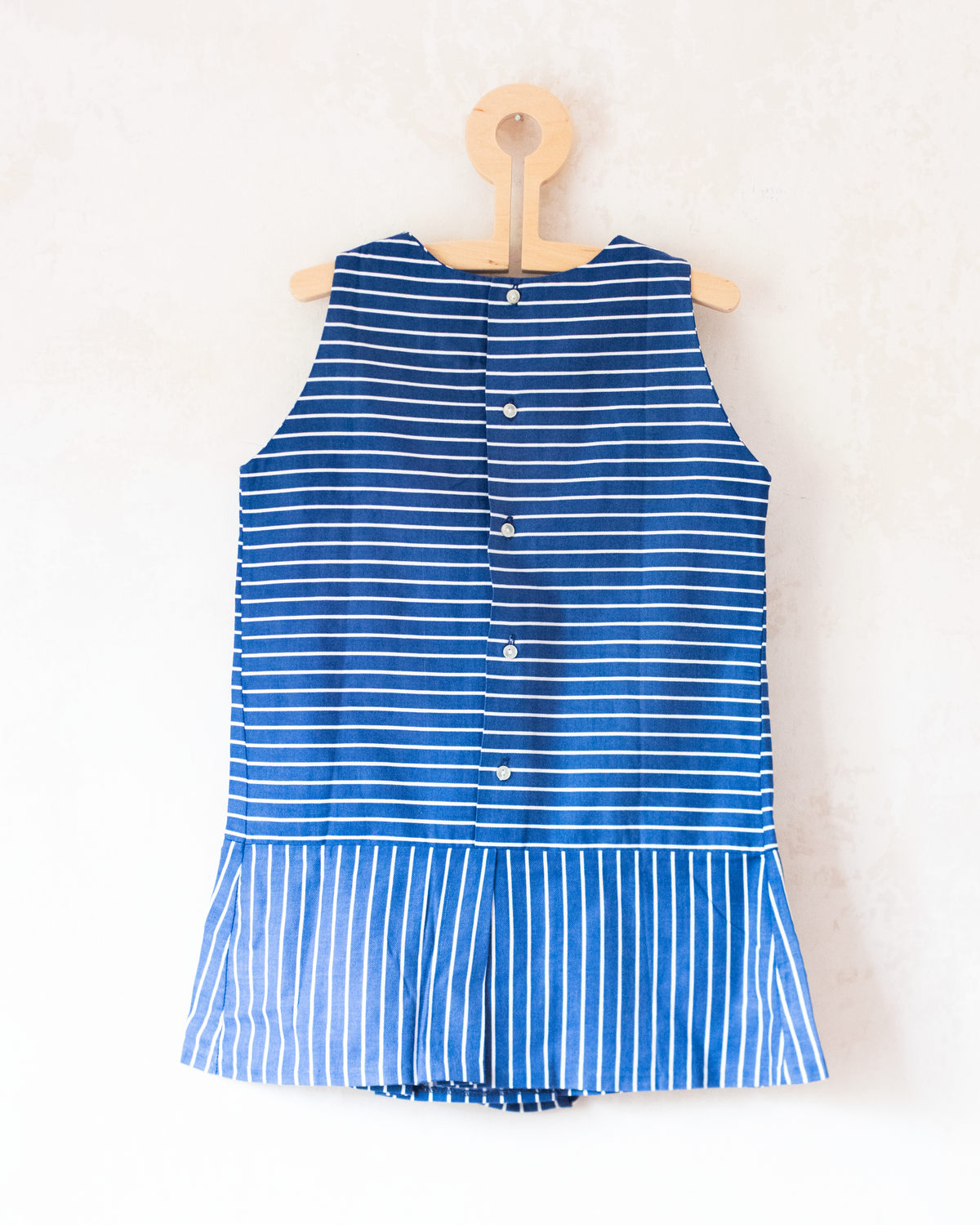 Blue set from the sixties with stripes and a girl with a hat embroidery | 7-8 years
