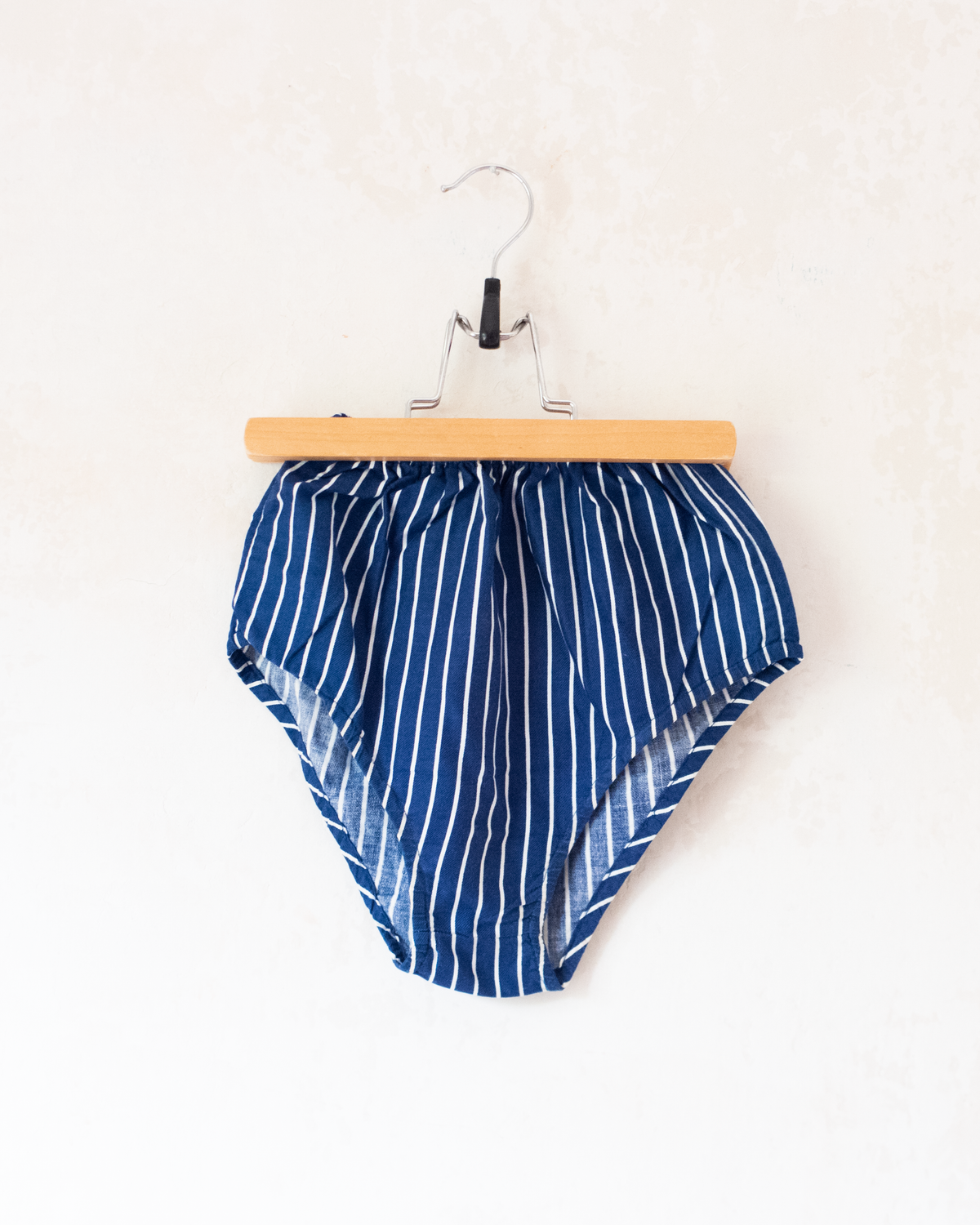 Blue set from the sixties with stripes and a girl with a hat embroidery | 7-8 years