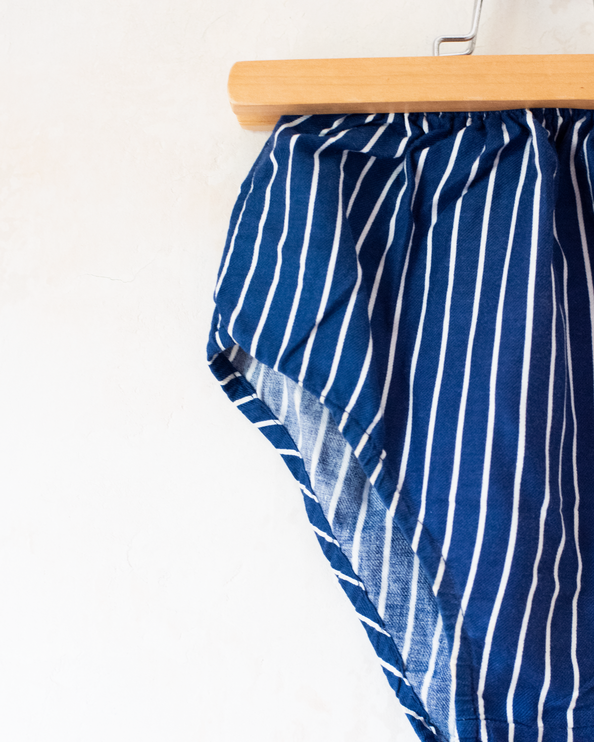 Blue set from the sixties with stripes and a girl with a hat embroidery | 7-8 years