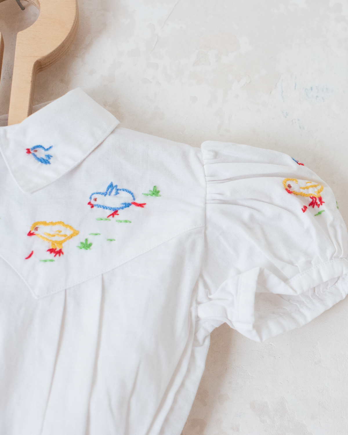 White shirt with embroidered ducks and gathered waist | 3-6 months