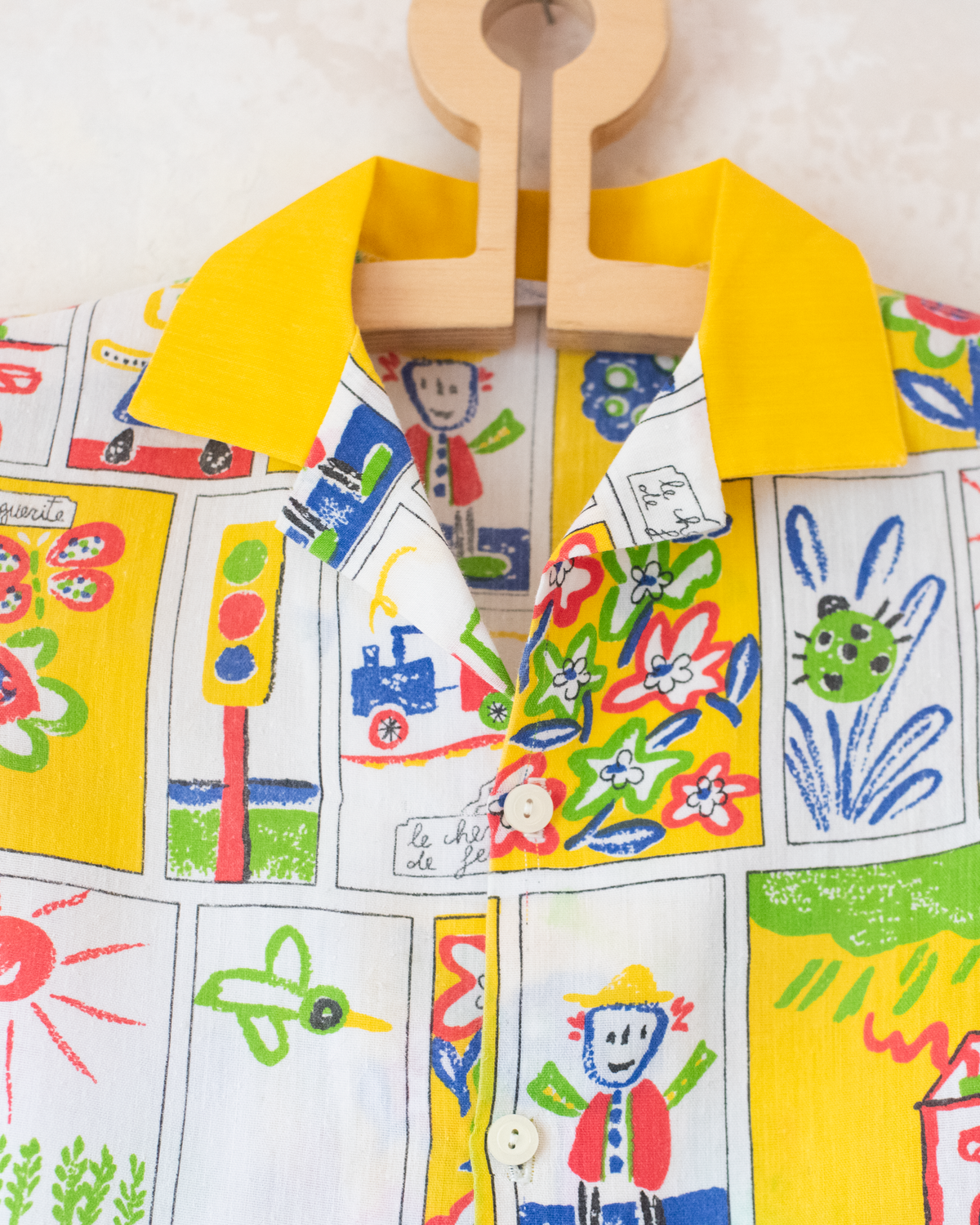 Button-down shirt with colorful comic strip | 4-5 years