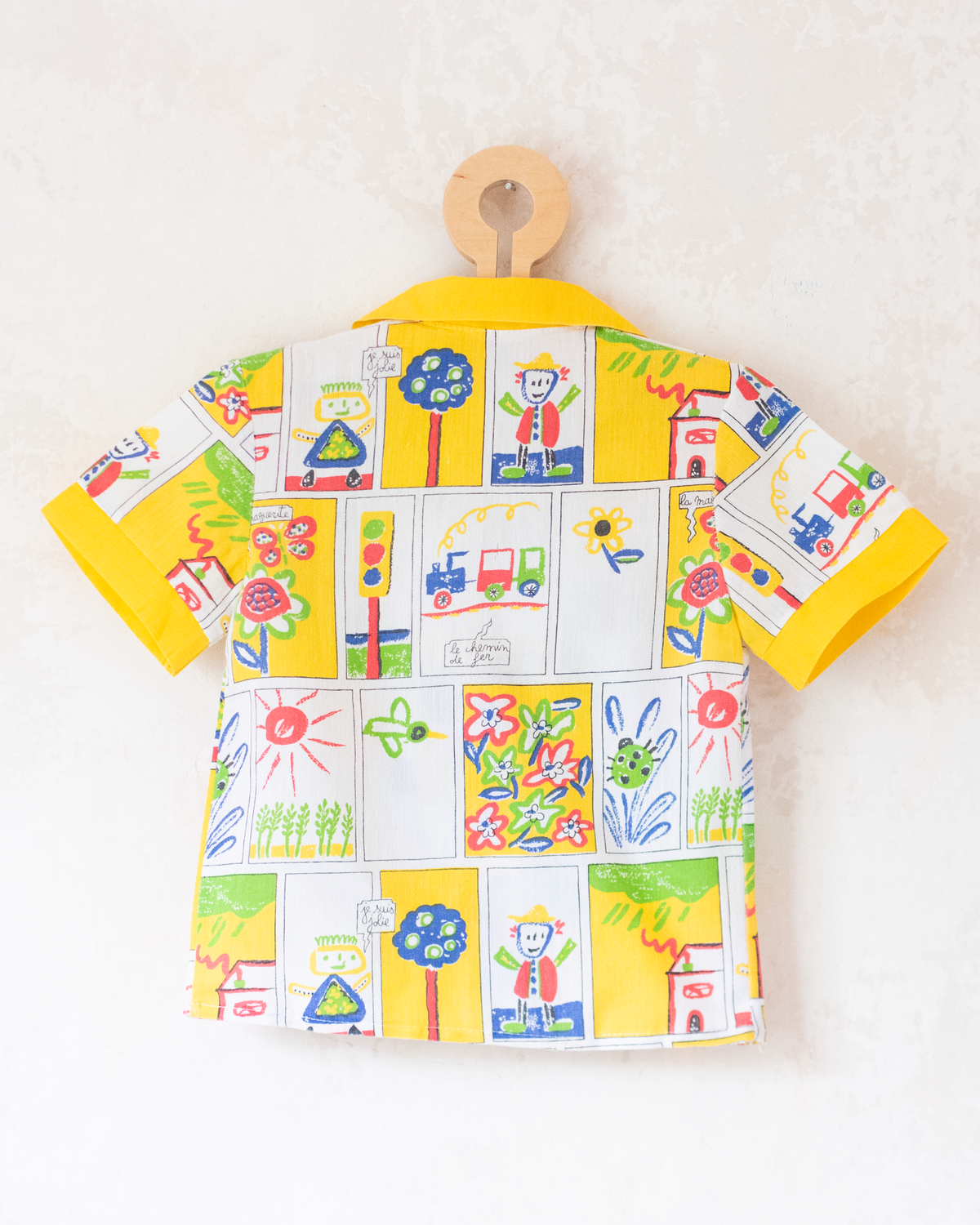 Button-down shirt with colorful comic strip | 4-5 years