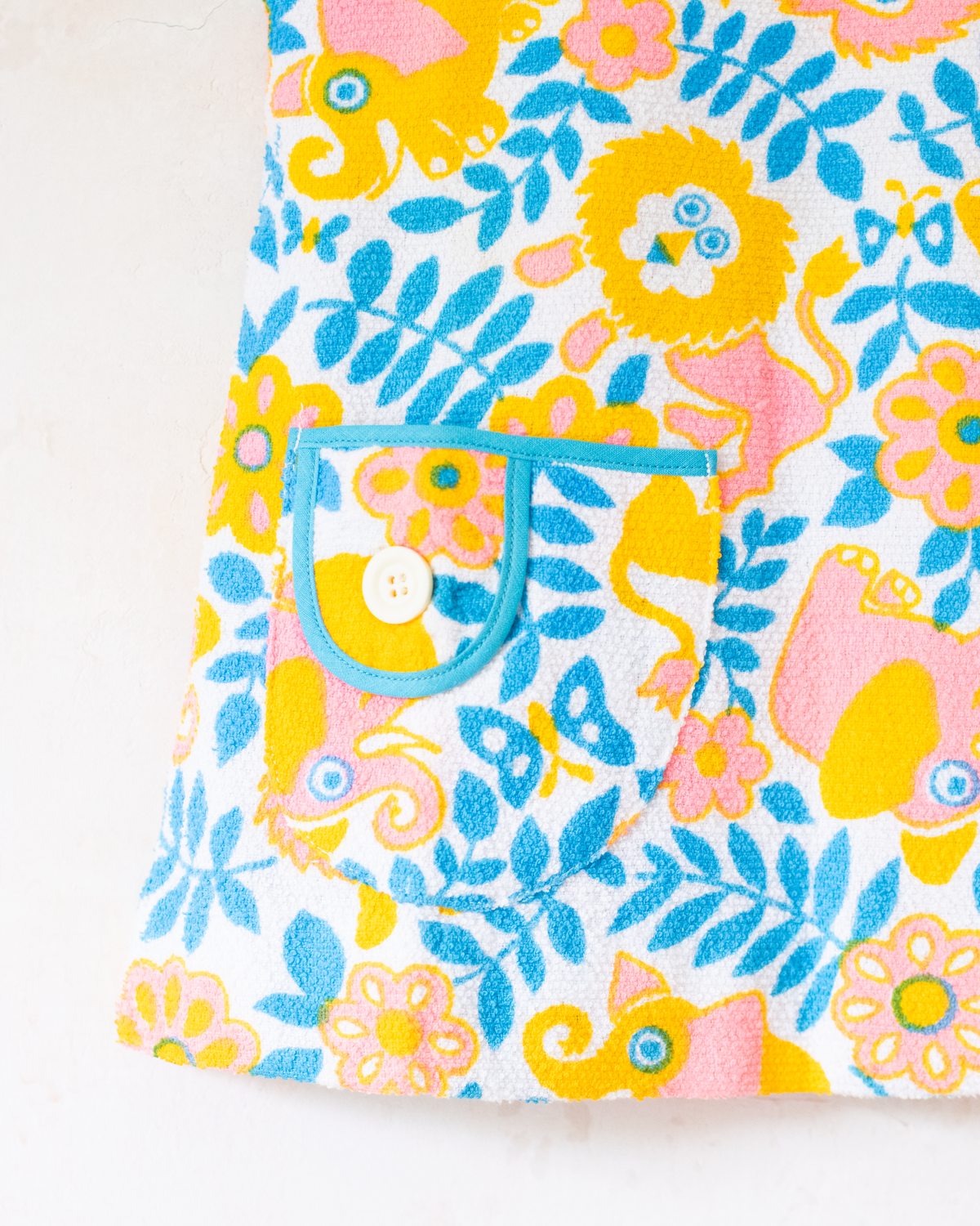 Terry cloth tunic with elephants and lions | French deadstock from the seventies | 18-24 months