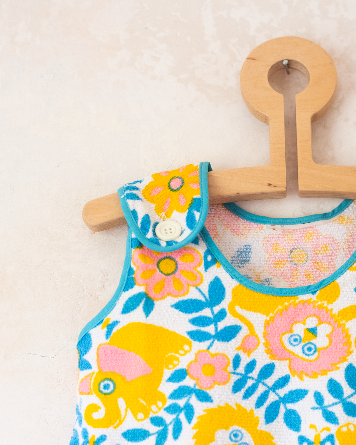 Terry cloth tunic with elephants and lions | French deadstock from the seventies | 18-24 months