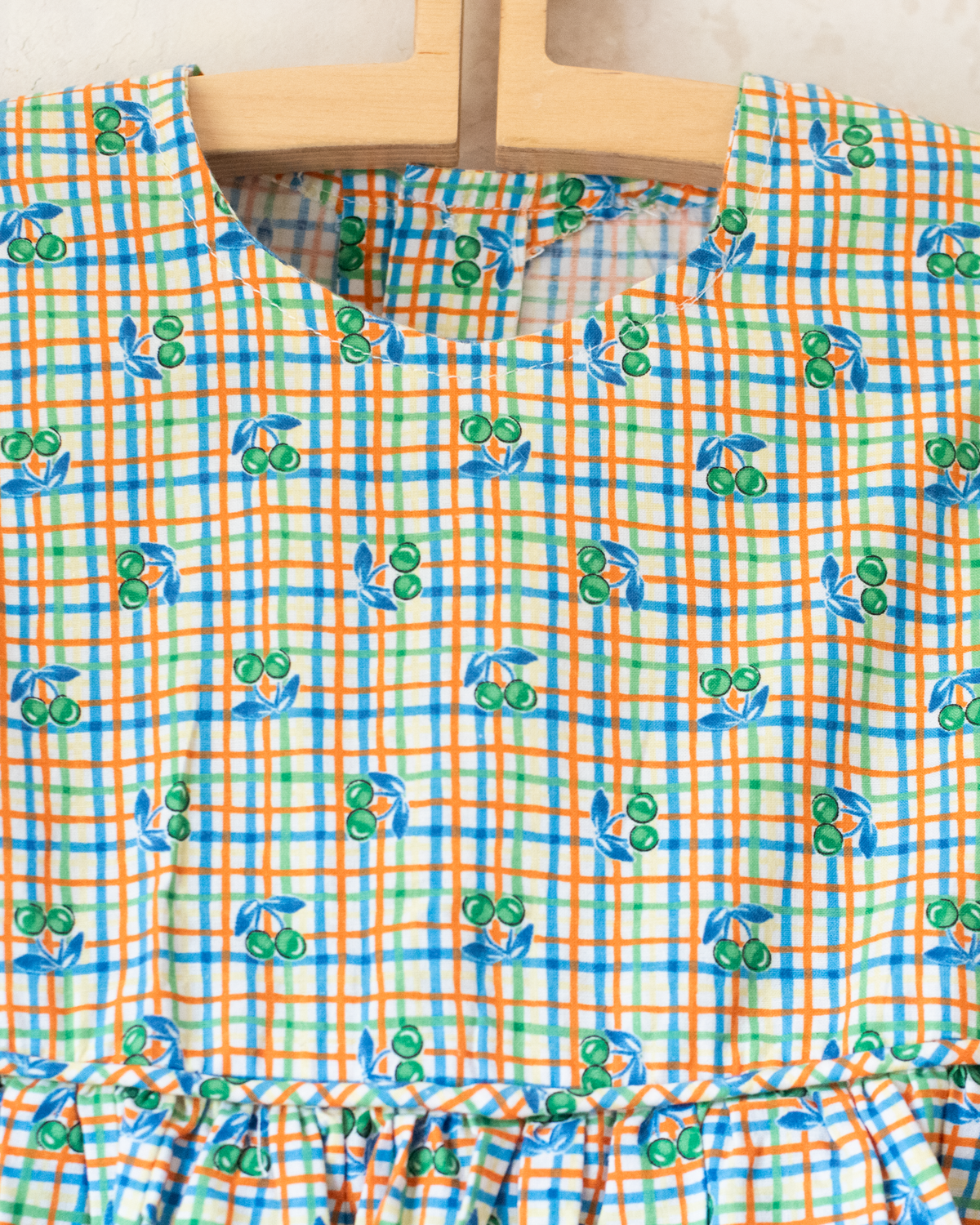 Checked dress with cherries | 3-4 years