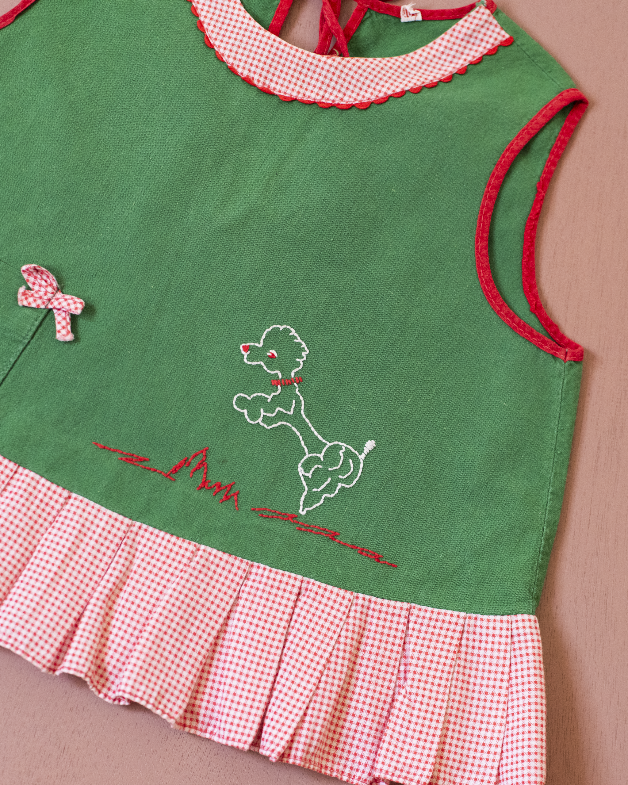 גופיה ירוקה משנות ה60 עם פודל ופליסה | 2-3 שנים