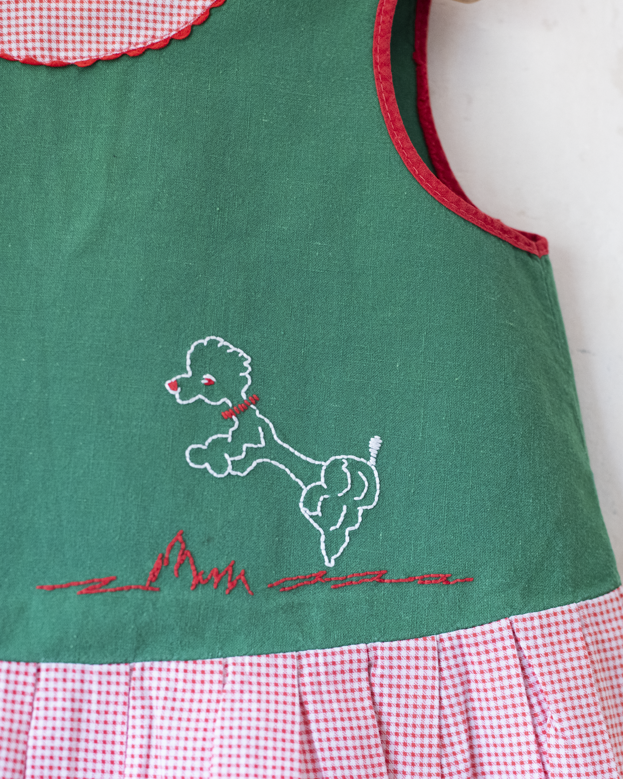 גופיה ירוקה משנות ה60 עם פודל ופליסה | 2-3 שנים