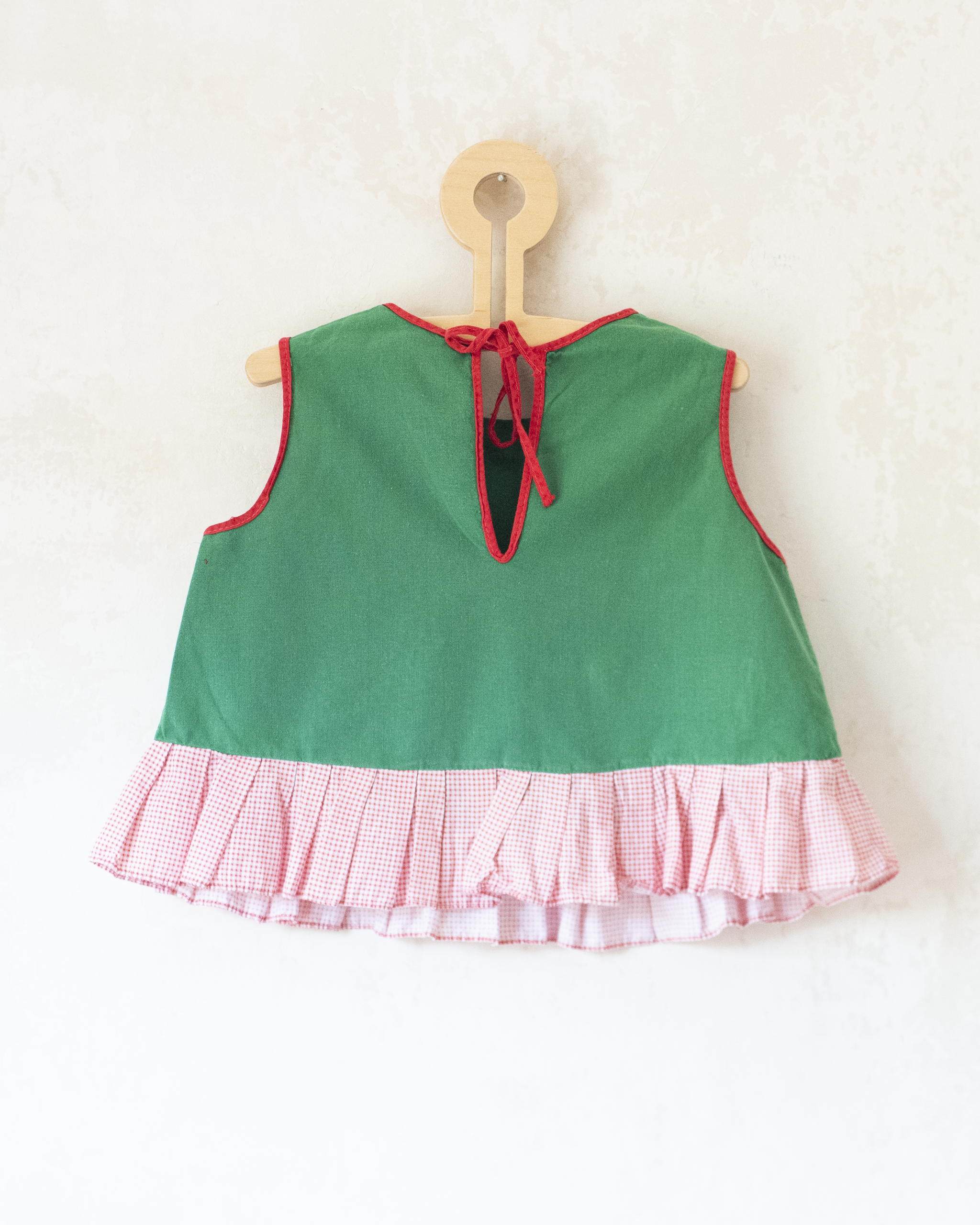 גופיה ירוקה משנות ה60 עם פודל ופליסה | 2-3 שנים